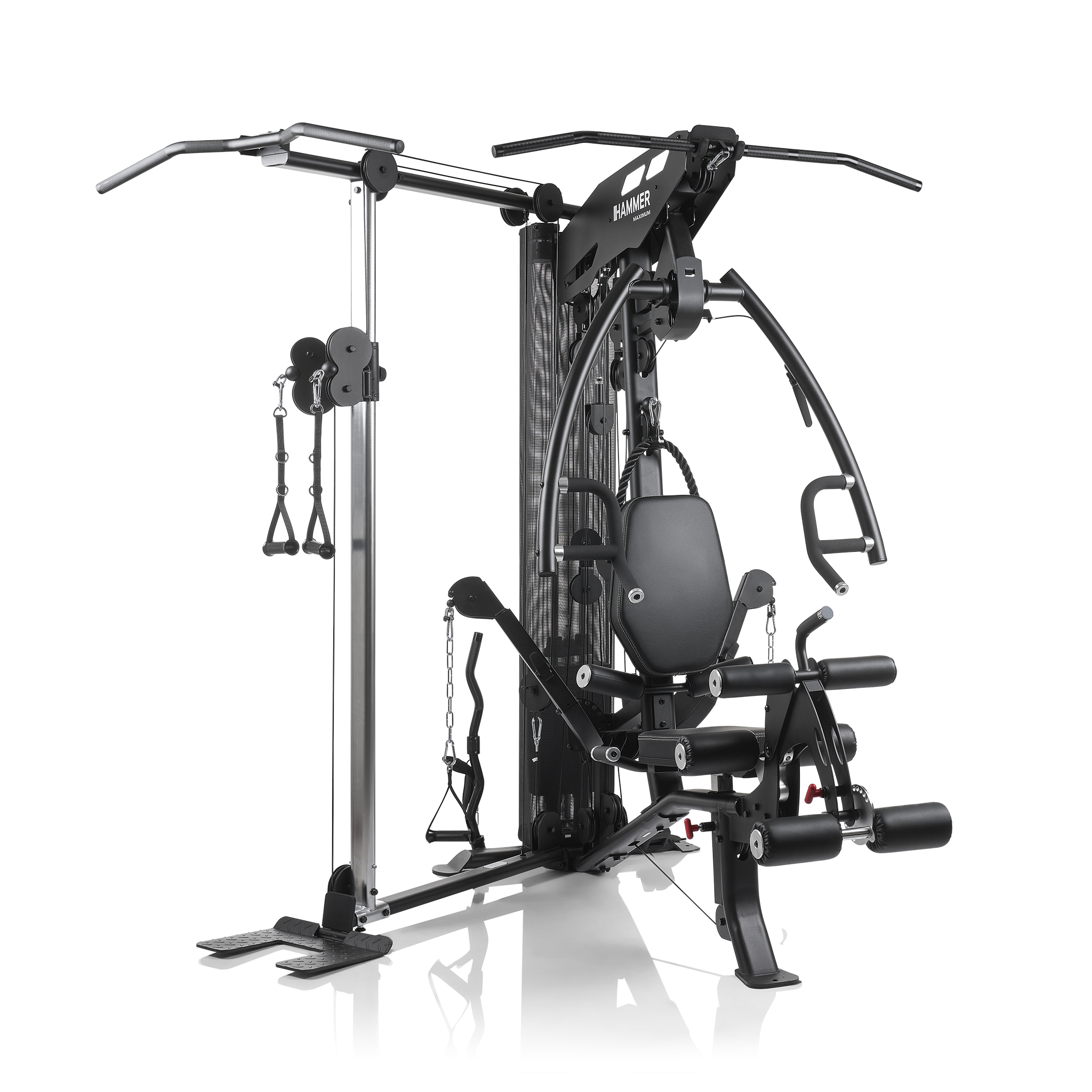 Eine schwarze Hammer-Fitnessmaschine mit verschiedenen Trainingsstationen, freigestellt.