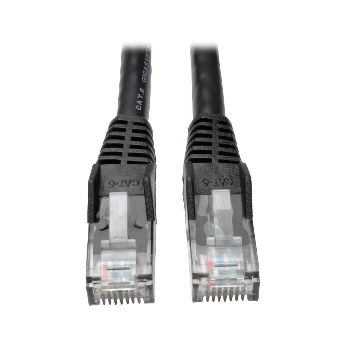 Due cavi ethernet neri con connettori trasparenti, etichettati CAT-6.