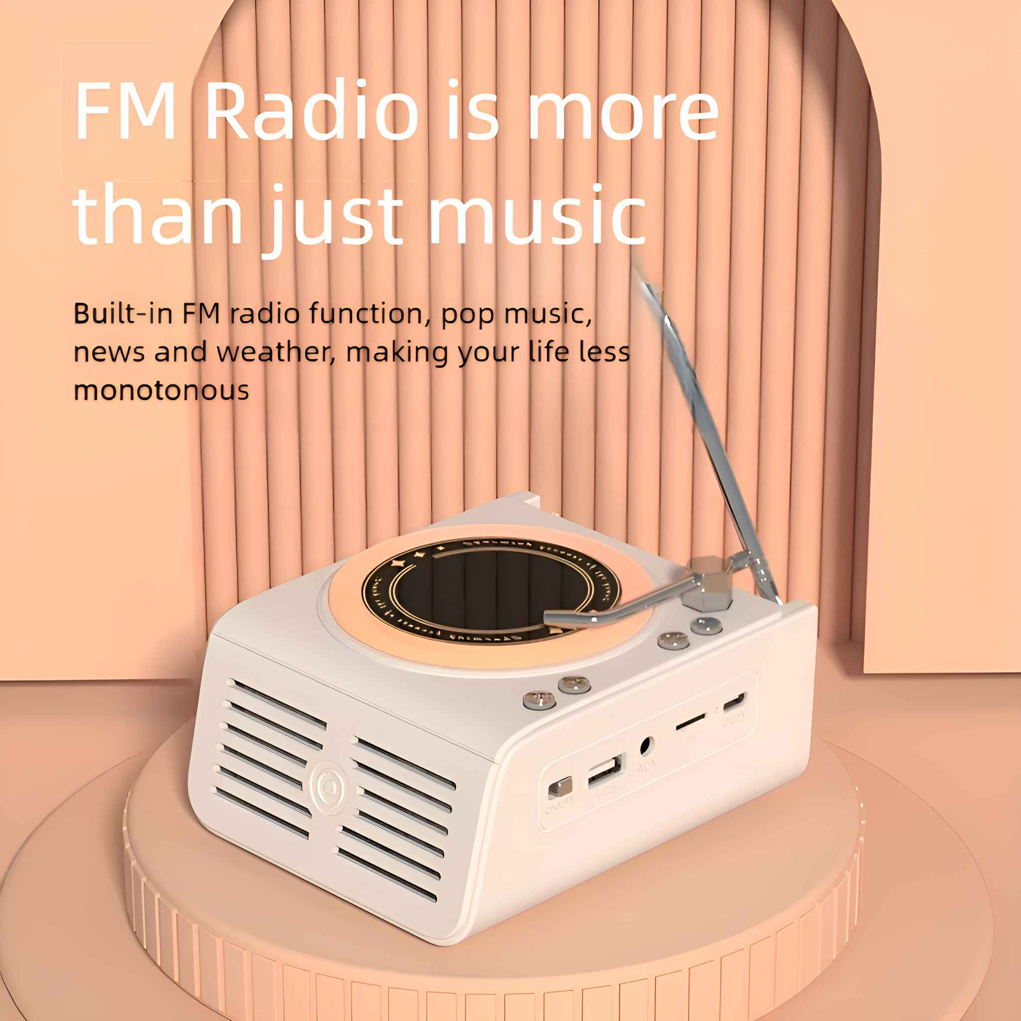 Ein Radio im Retro-Stil mit Zifferblatt und Antenne steht auf einer rosa Oberfläche. Text: „FM Radio ist mehr als nur Musik“.