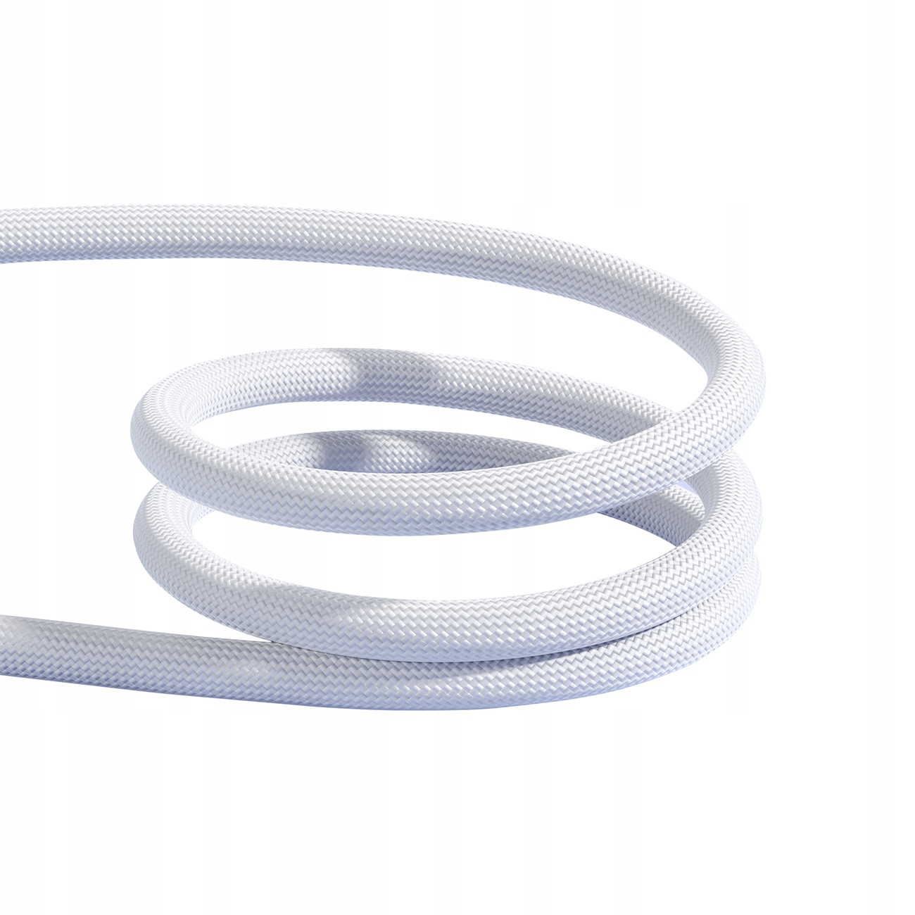 Ein weißes Kabel, das aufgerollt ist. Das Kabel hat eine strukturierte Oberfläche, was auf Haltbarkeit und Qualität hindeutet.