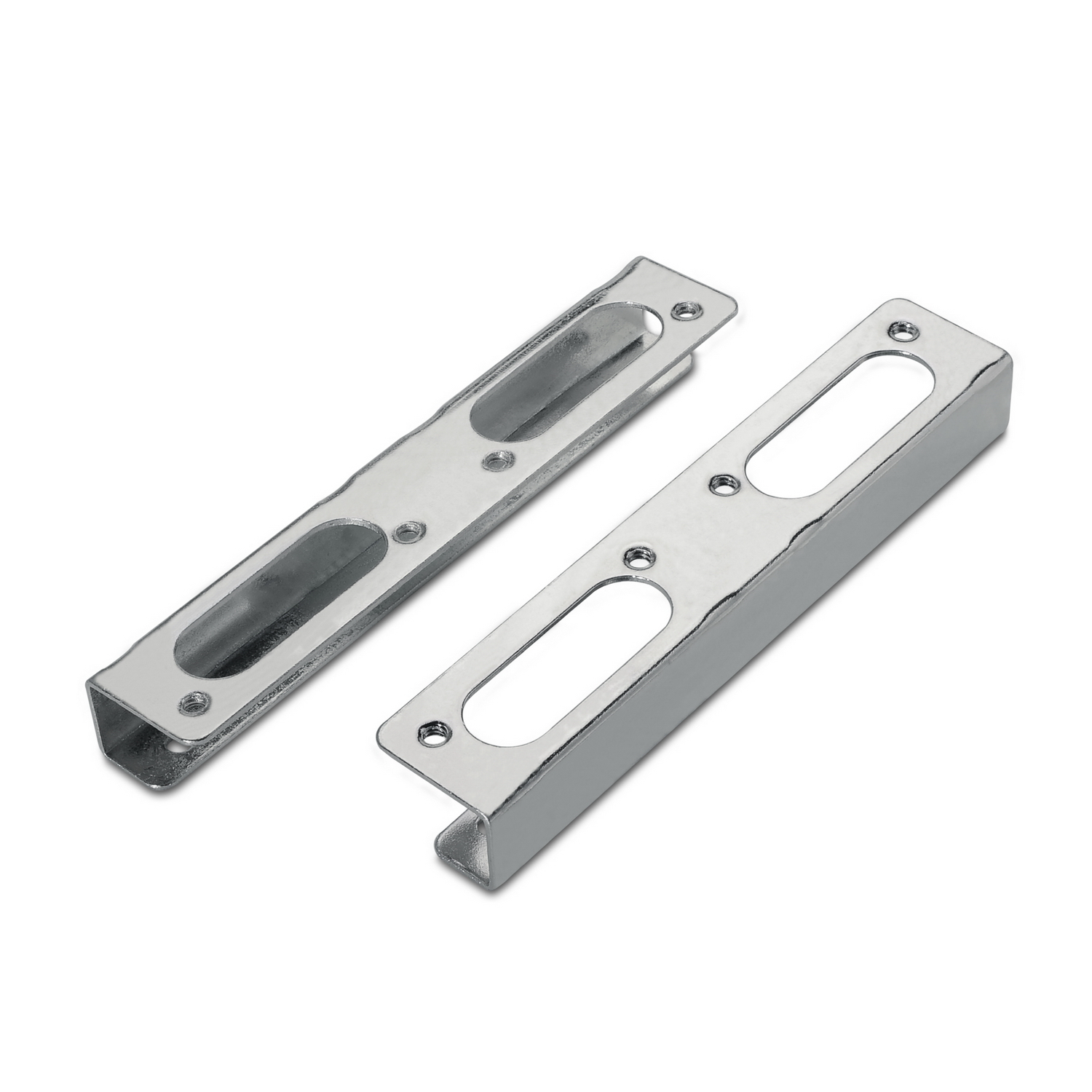 Dos soportes metálicos plateados. Tienen forma rectangular con agujeros. Fondo blanco.