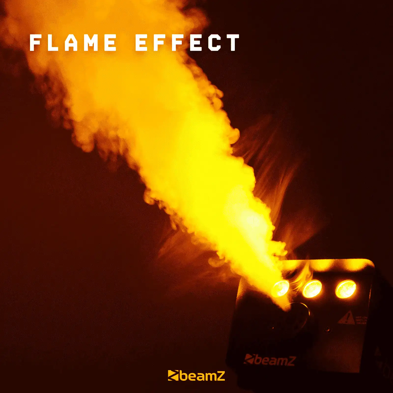 Máquina de humo que emite humo amarillo. El texto dice Flame Effect. Se ve un fondo oscuro.