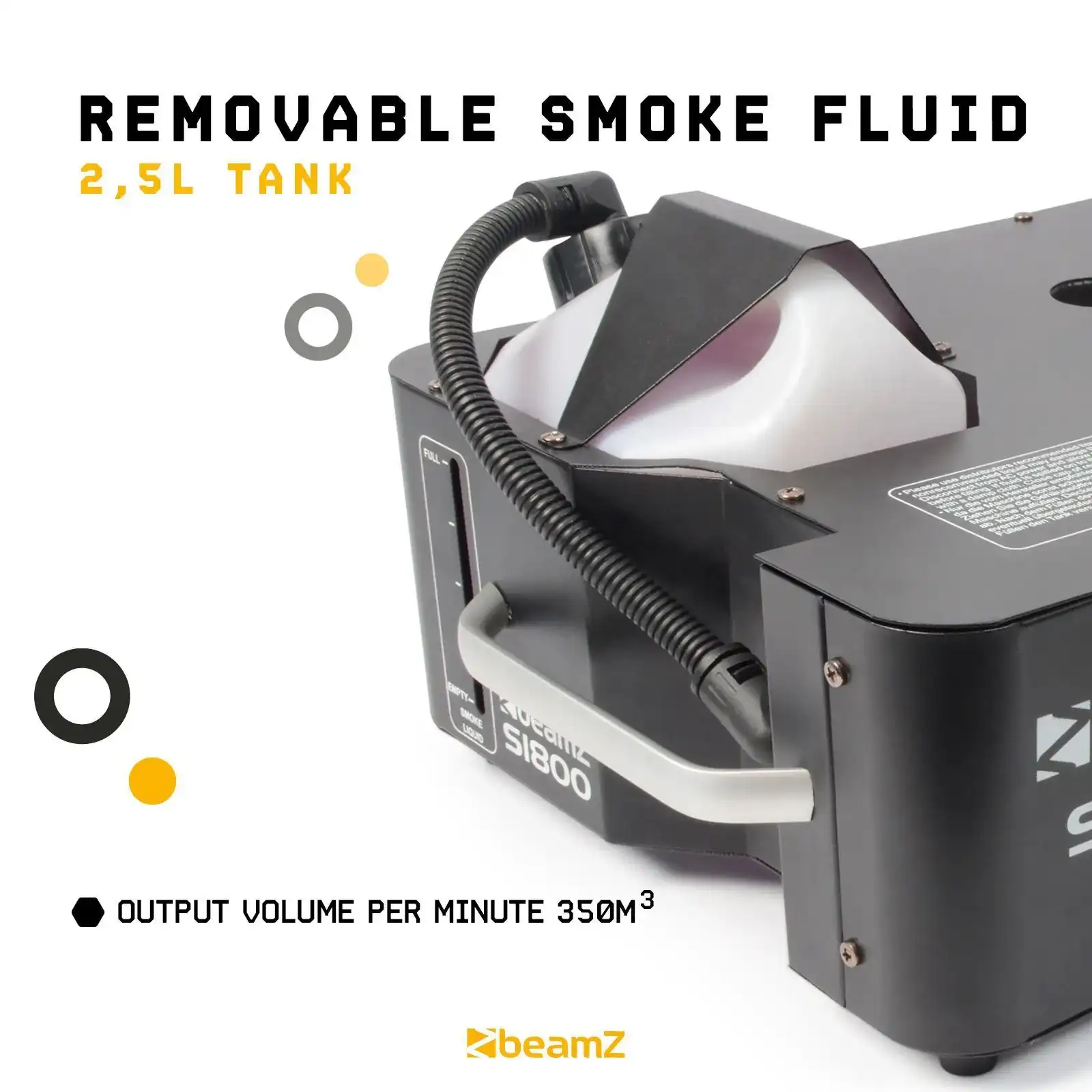 Máquina de humo negra con un depósito blanco. La marca es beamZ. El volumen de salida es de 350 m³ por minuto.