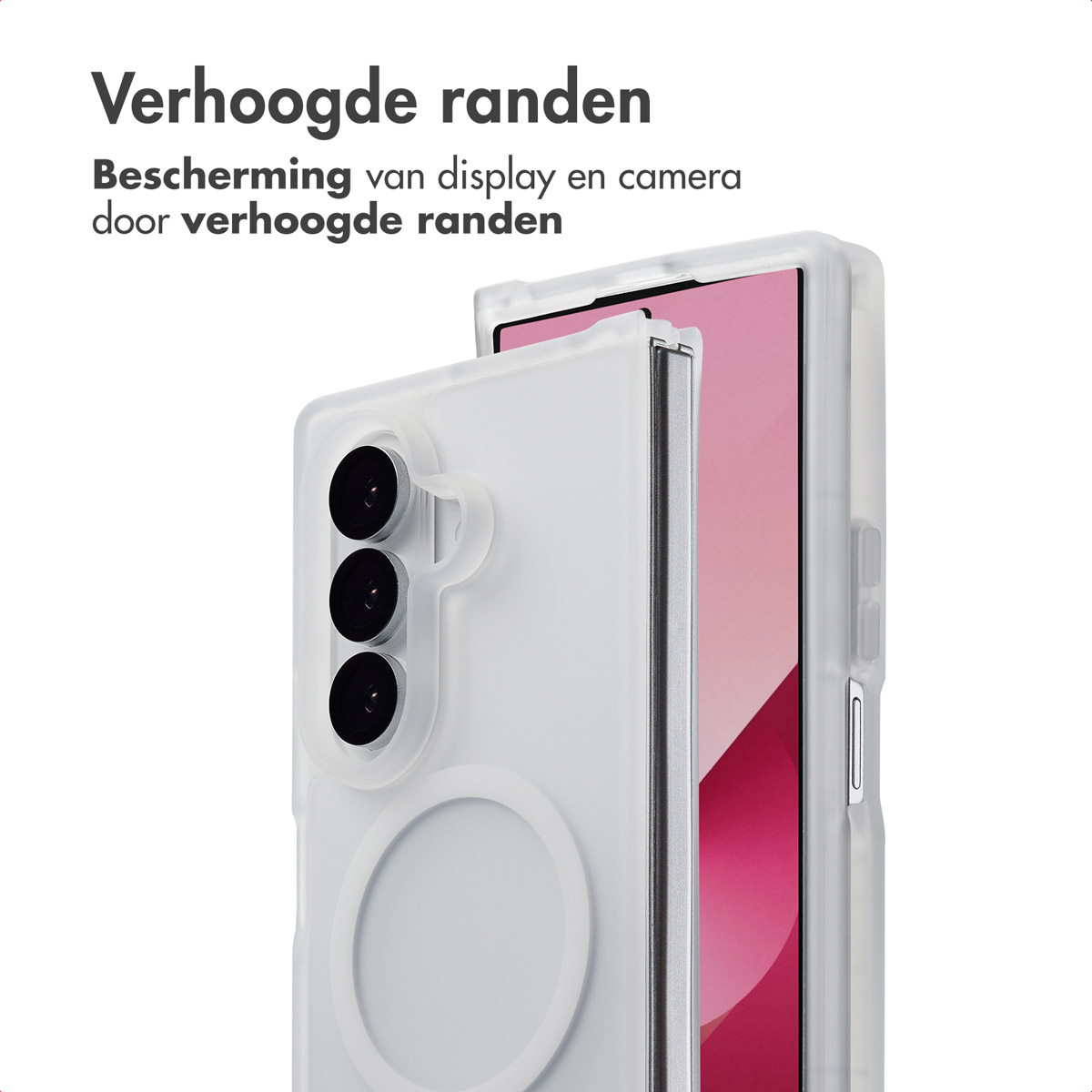 Telefoonhoesje mockup, met de telefoon en hoes, met nadruk op verhoogde randen voor bescherming.