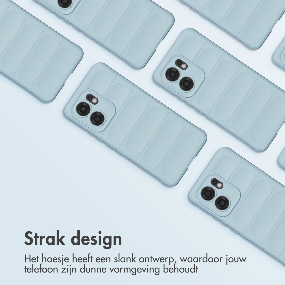Plusieurs coques bleu clair sur fond clair. Design rayé.