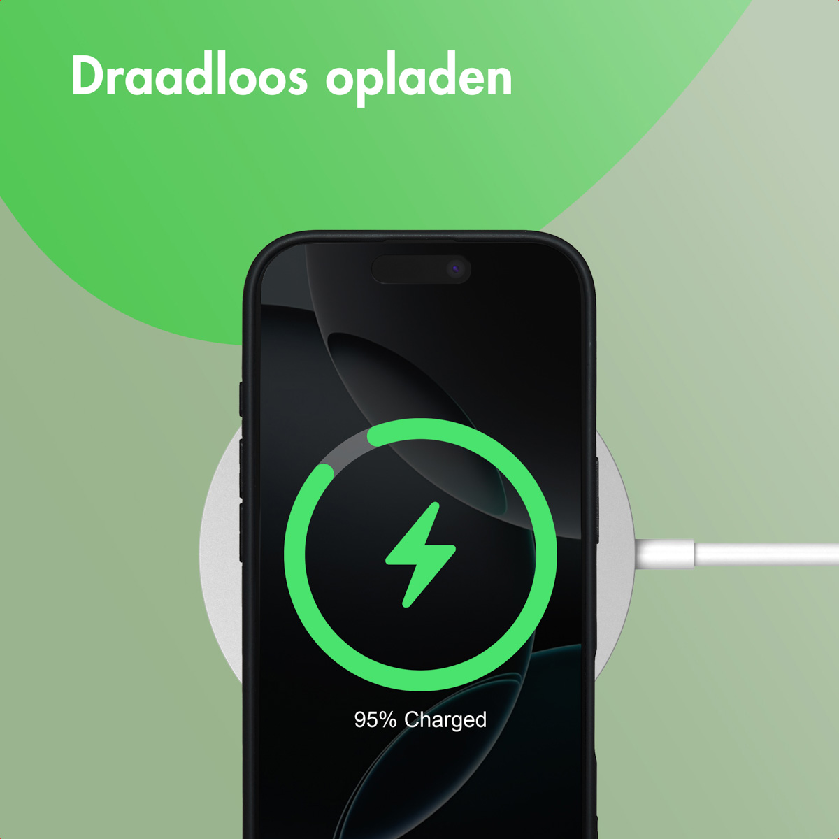 Un téléphone en charge sur un chargeur sans fil. L'écran affiche une icône de charge à 95 %. Texte : Draadloos opladen.