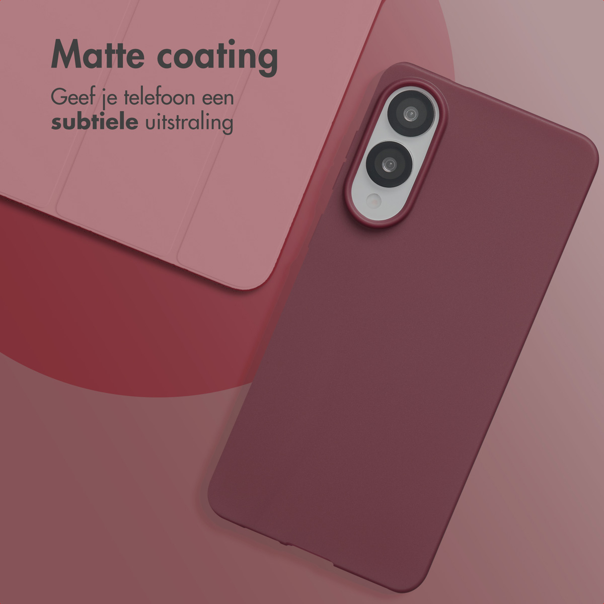 Bordeaux telefoonhoes met telefoon. Tekst: 'Matte coating'.