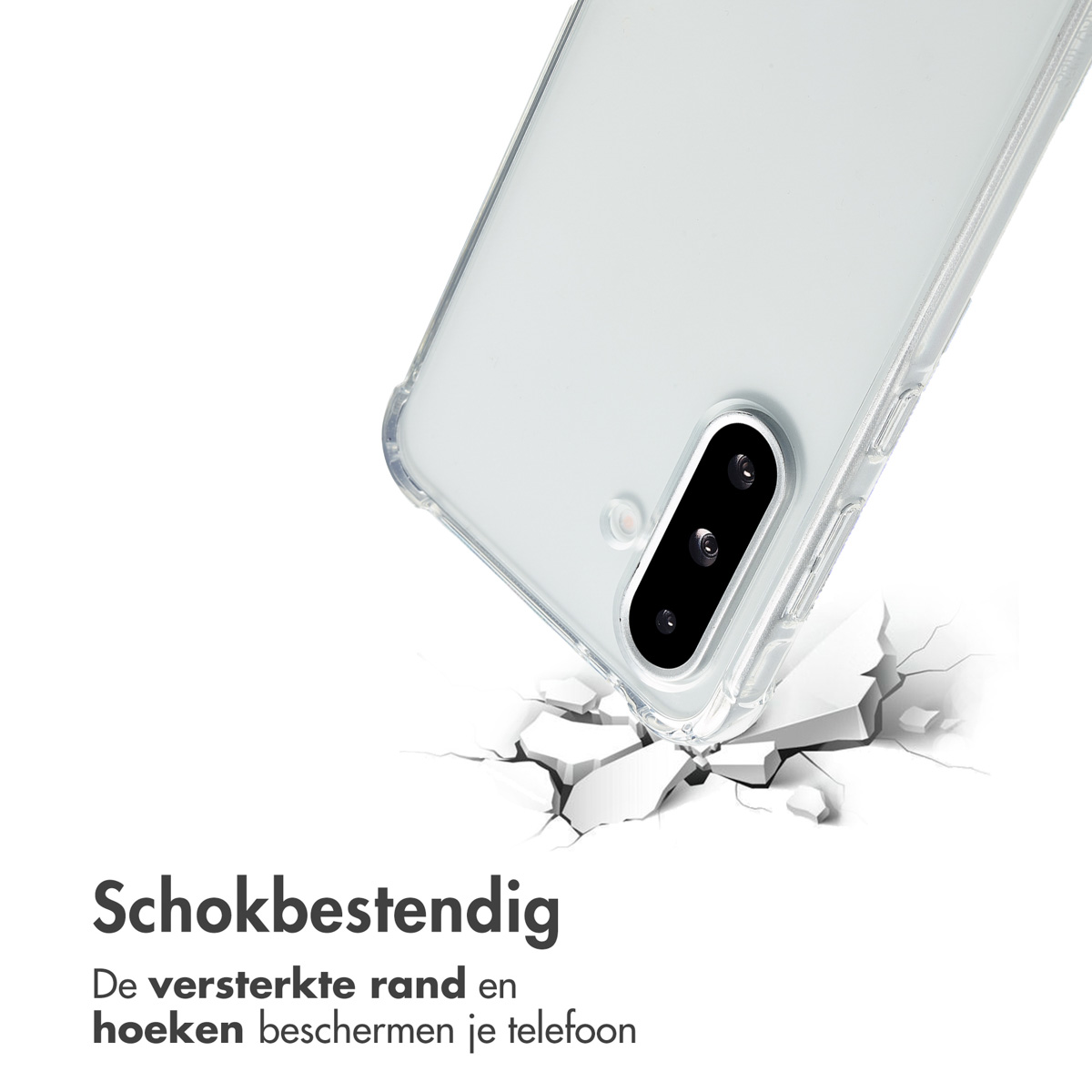 Een doorzichtig telefoonhoesje op een oppervlak. De hoes is gebarsten. De achtergrond is wit met een grijze basis.