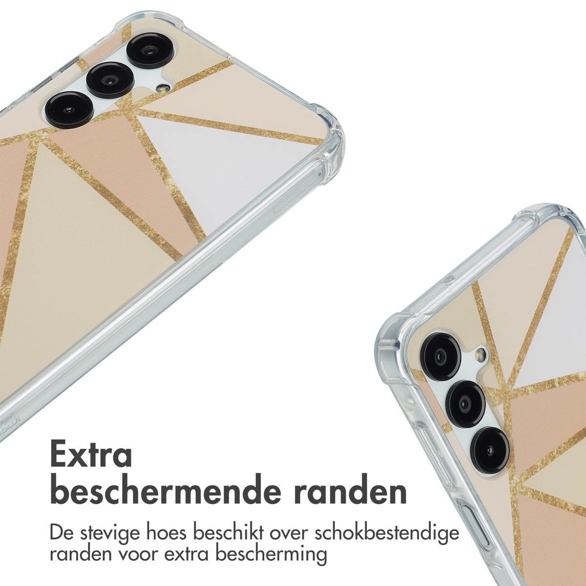 Deux coques de téléphone avec des motifs géométriques et une sangle métallique dorée. Les deux coques sont au premier plan.
