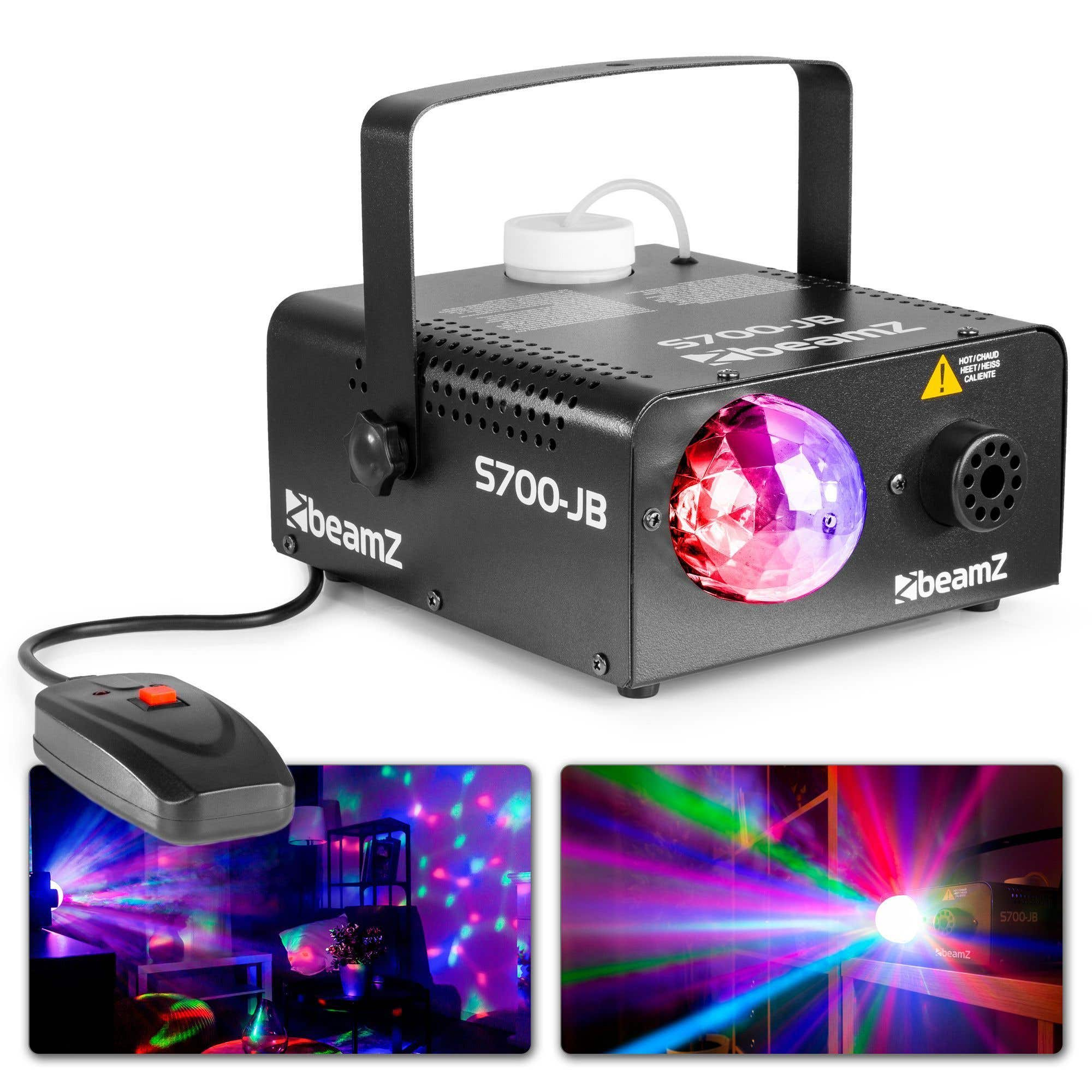 Máquina de humo negra con asa, luces y mando a distancia; muestra luces de colores.