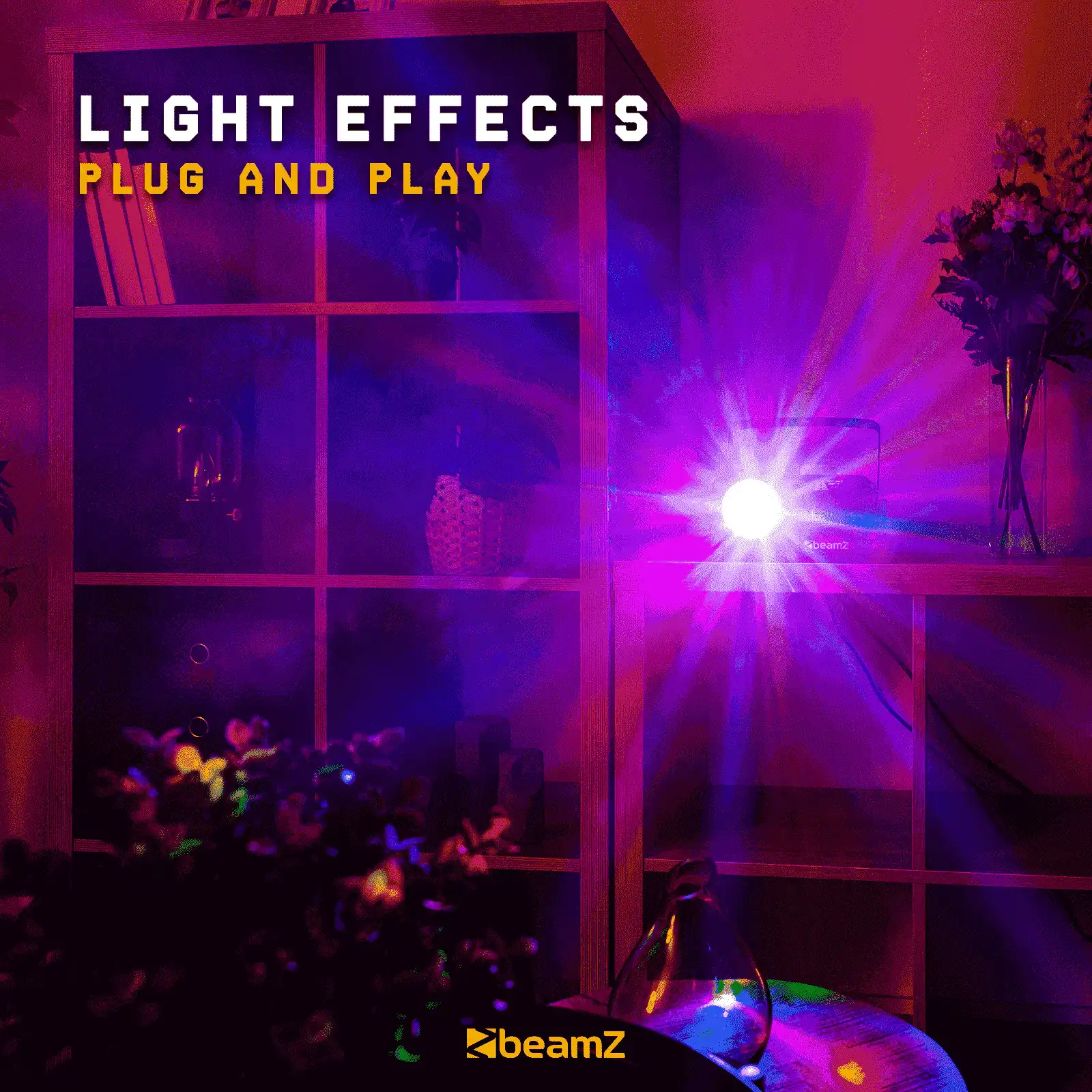 Un proyector emitiendo luz brillante con rayos coloridos. Texto arriba a la izquierda: 'LIGHT EFFECTS' y 'PLUG AND PLAY'.