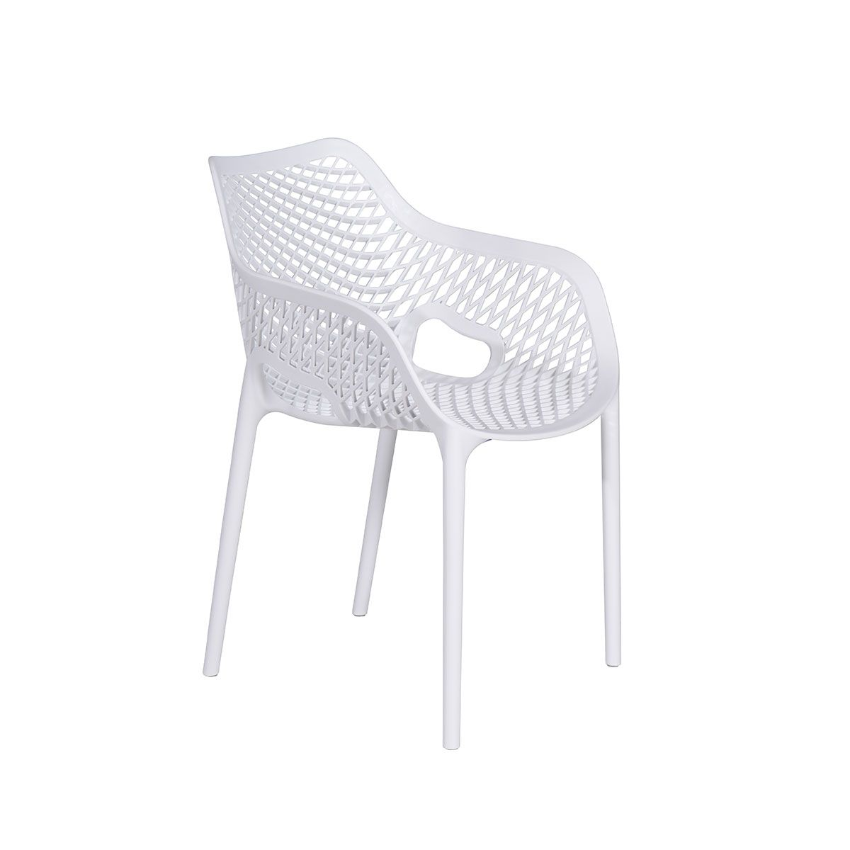 Une chaise en plastique blanc avec un motif en treillis sur le dossier et l'assise. Sur fond blanc.