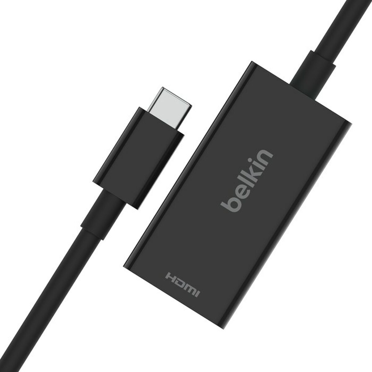 Un adattatore nero da HDMI a USB-C. L'adattatore è nero e ha il marchio Belkin.