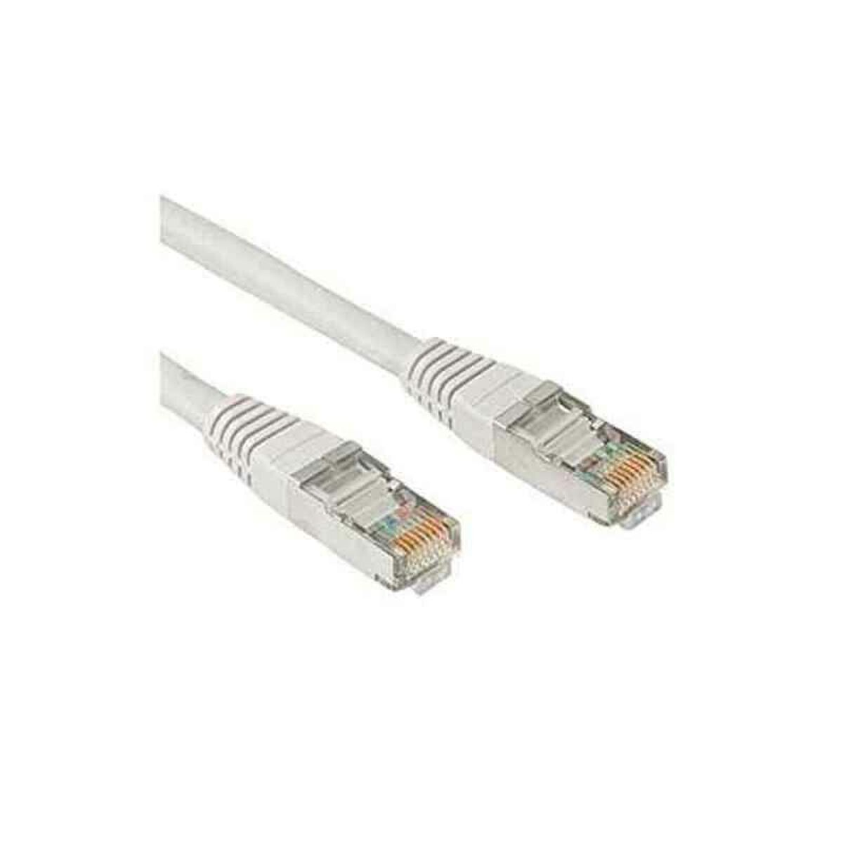 Dwa białe kable Ethernet ze złączami RJ45. Tło jest białe.