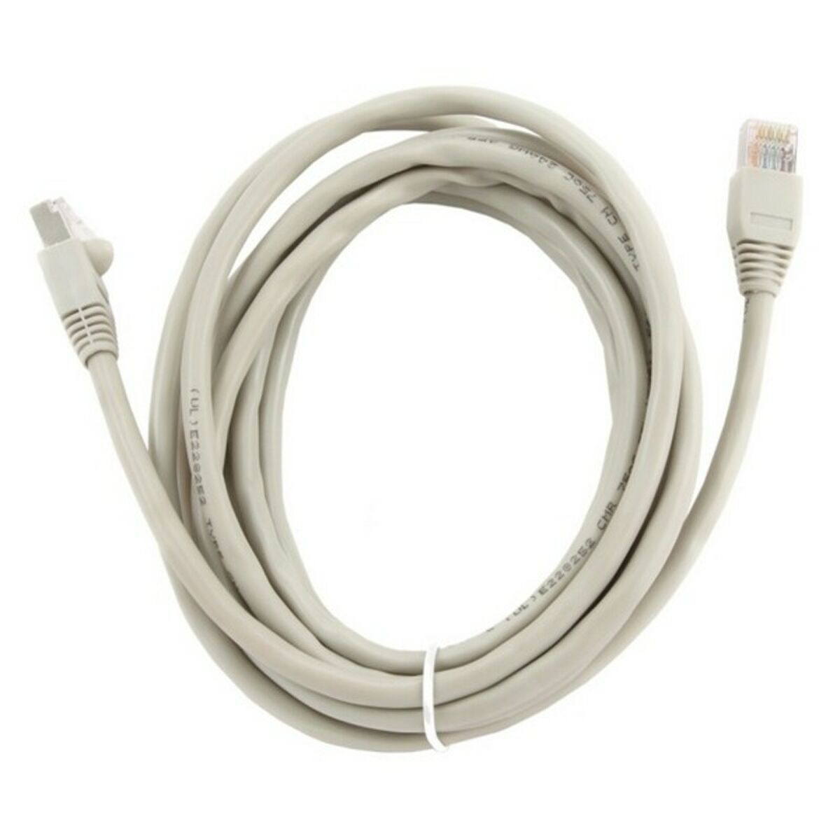 Cable Ethernet gris enrollado con conectores en ambos extremos, sobre fondo blanco.