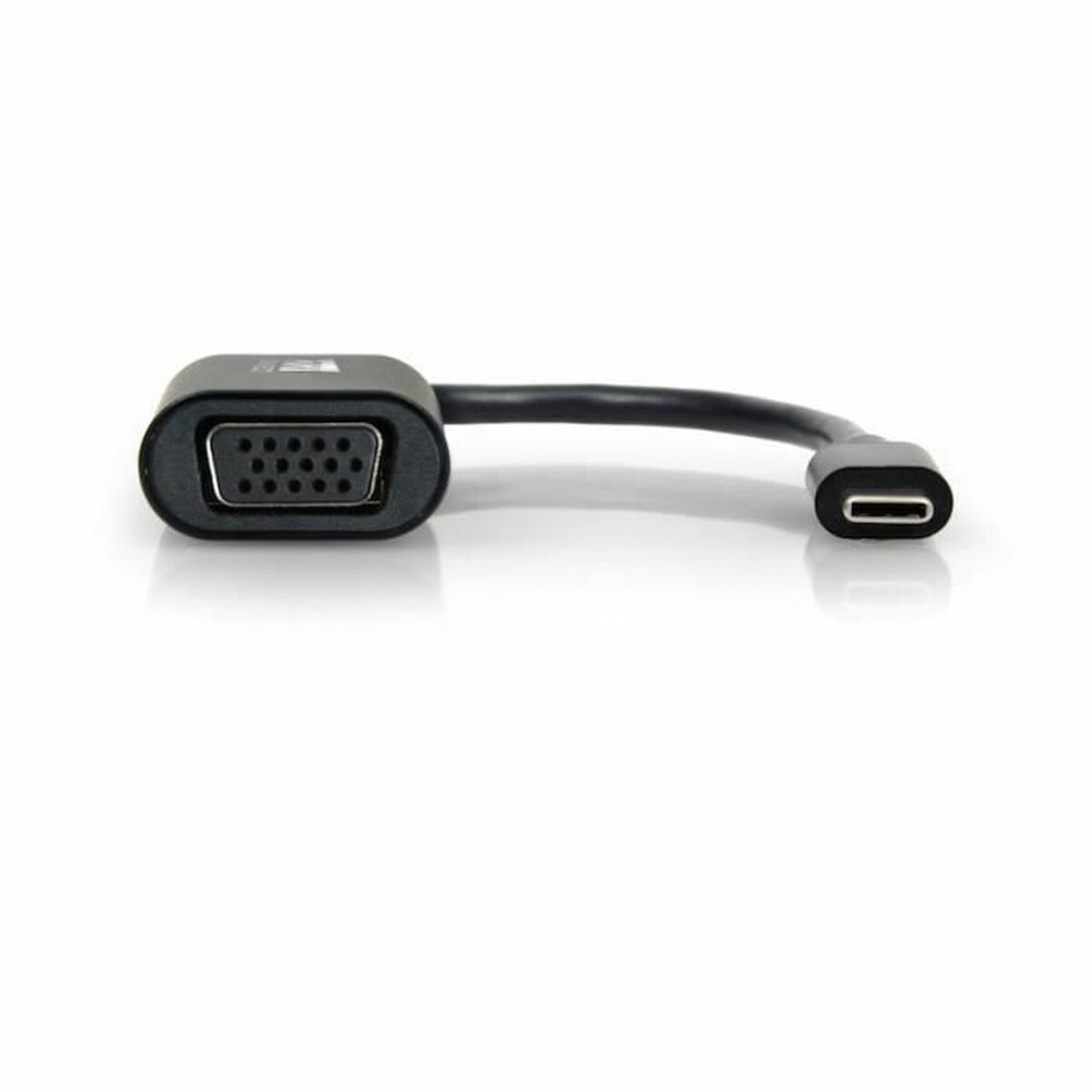 Adaptador negro con puerto VGA y puerto USB-C sobre fondo blanco.