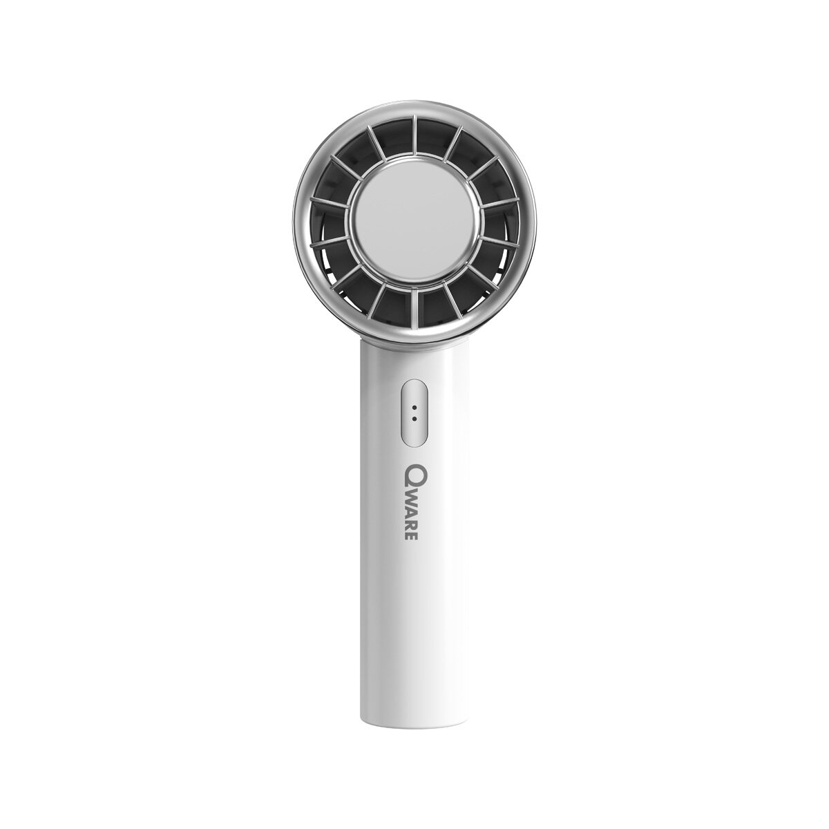 Ein weißer Handventilator mit rundem Lüfterkopf und Griff. Der Markenname Qware ist aufgedruckt.