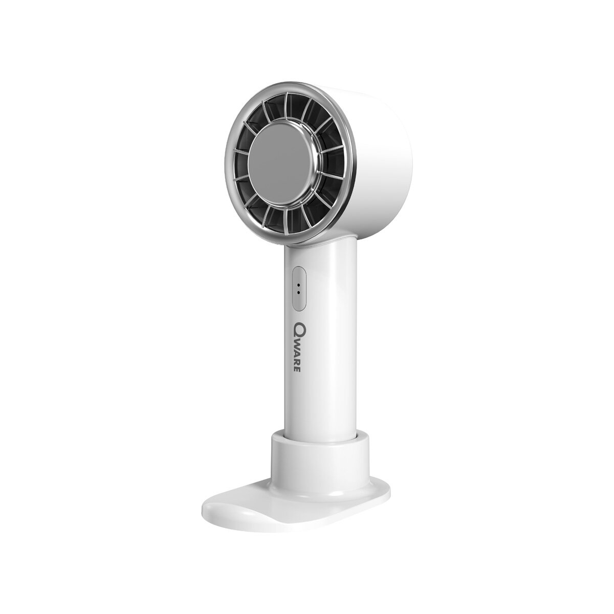 Ein weißer Handventilator mit rundem Lüfterkopf und Griff. Der Markenname Qware ist aufgedruckt.