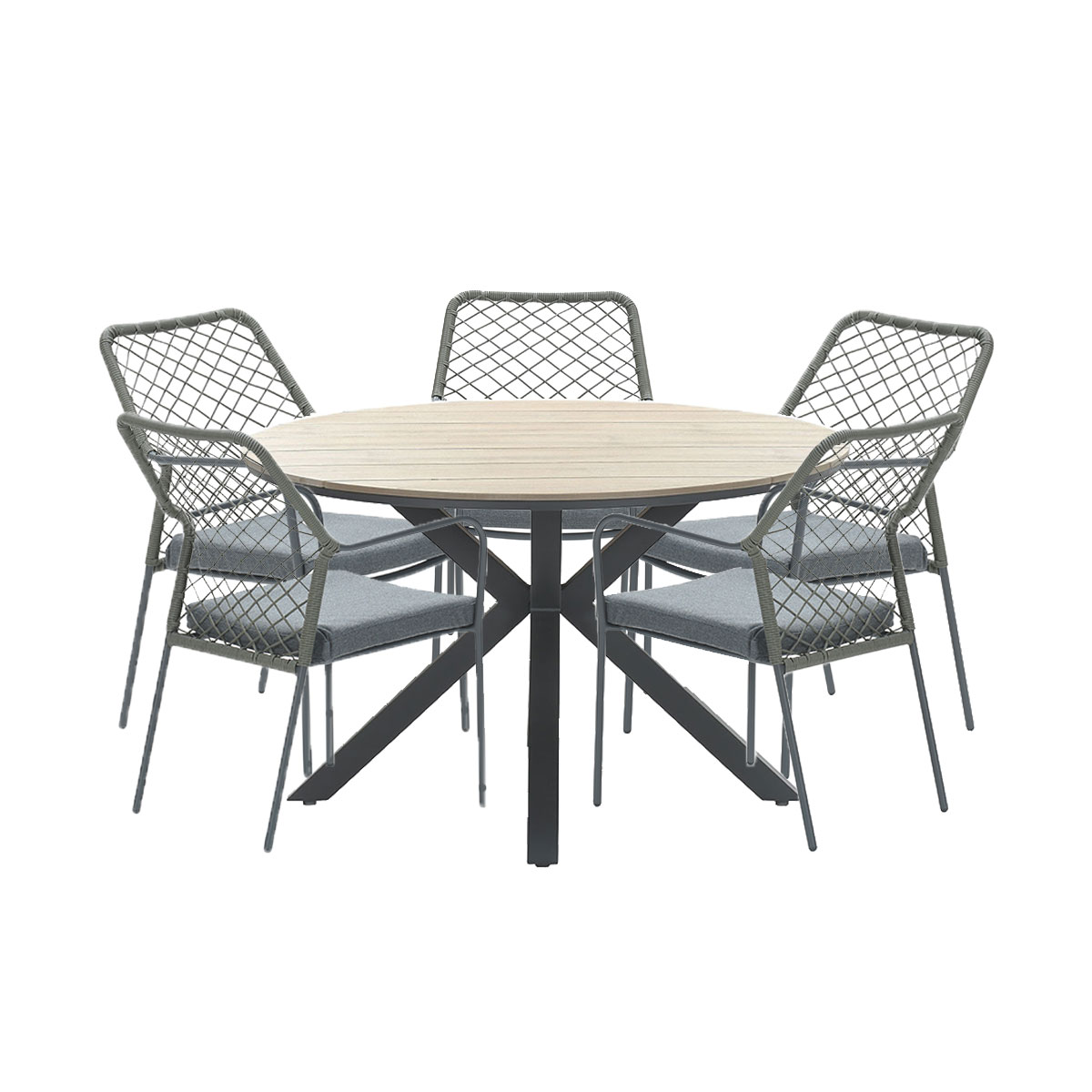 Une table ronde avec un plateau en bois clair et 5 chaises avec dossiers en maille grise et coussins.