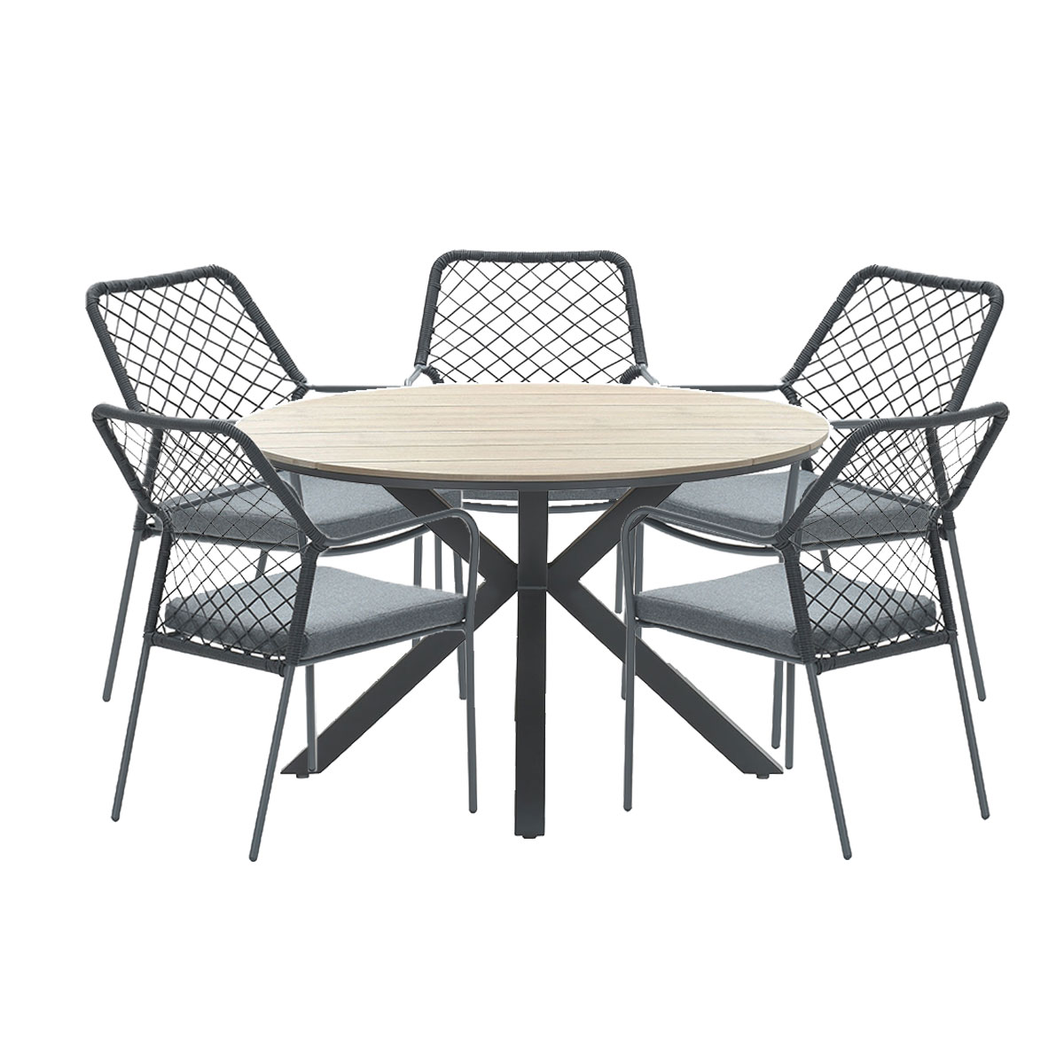 Een ronde houten tafel met vier stoelen eromheen. Stoelen hebben een zwarte mesh rugleuning.