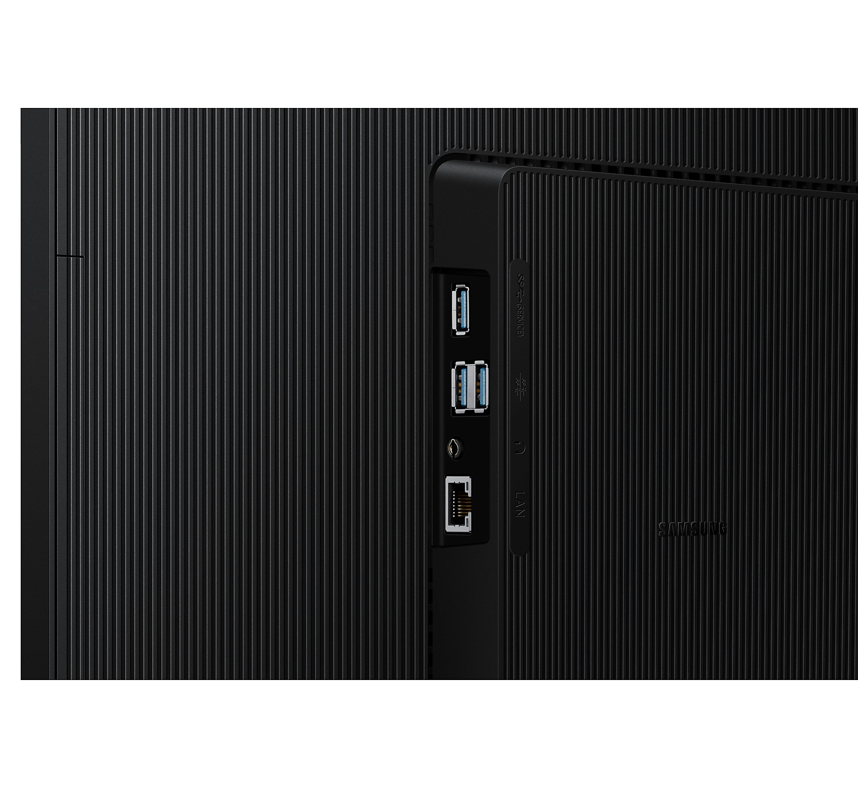 Tył czarnego monitora z teksturowaną powierzchnią. Widoczne porty USB, LAN i inne połączenia.