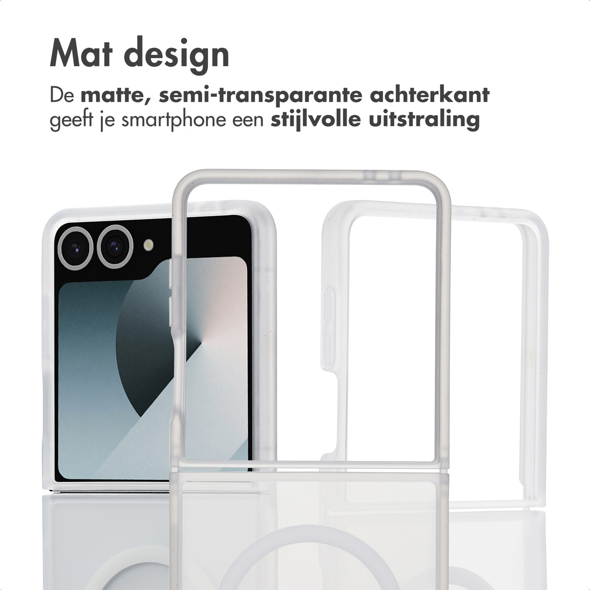 L'étui de téléphone gris encadre le téléphone. L'arrière a un design mat et semi-transparent.
