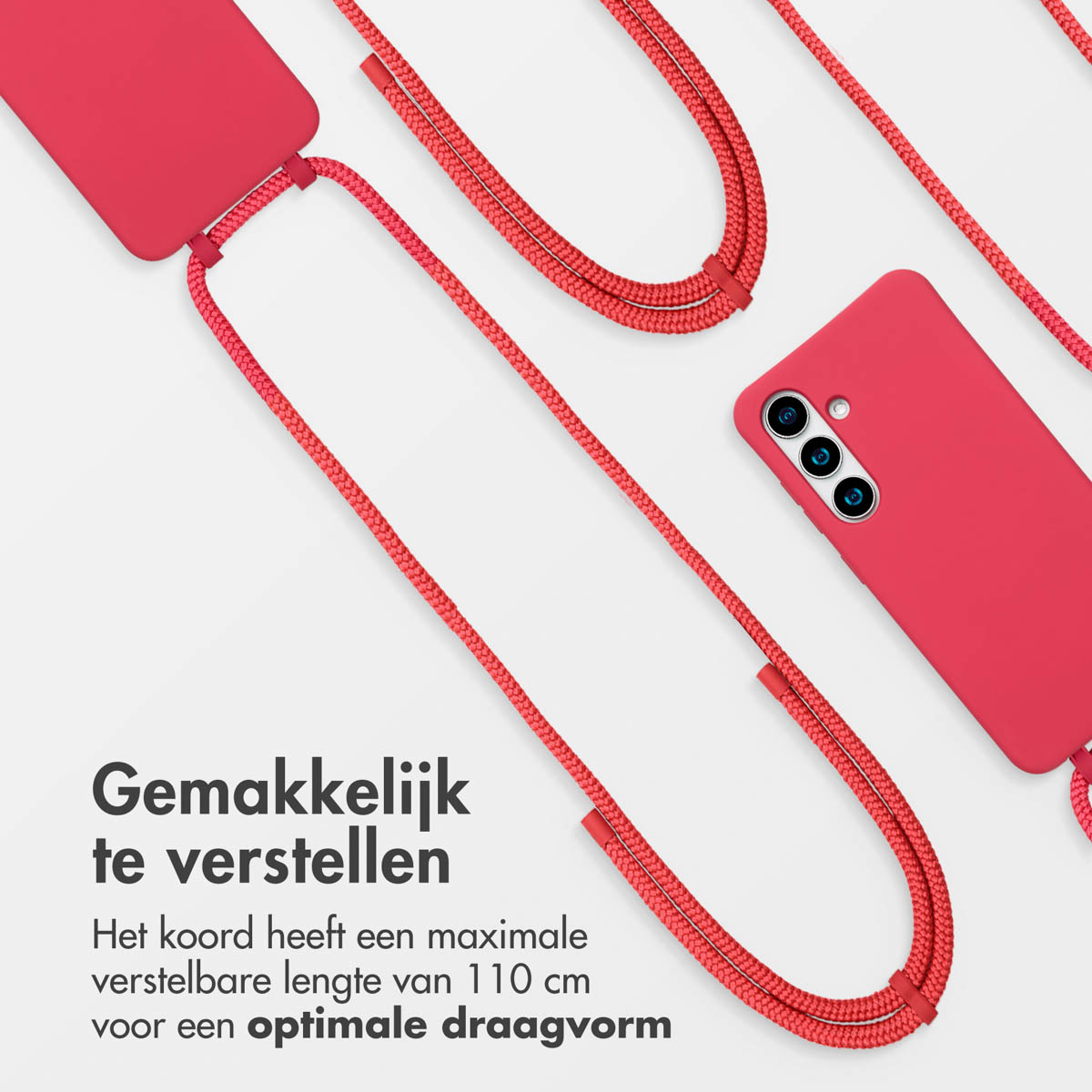 Een roze leren telefoonhoes met een telefoon en camera-uitsparingen en een riem. De achtergrond is wit.