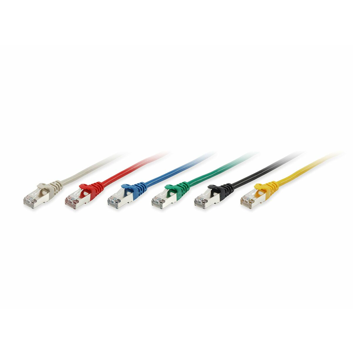 Six câbles Ethernet colorés : blanc, rouge, bleu, vert, noir et jaune, sur fond blanc.
