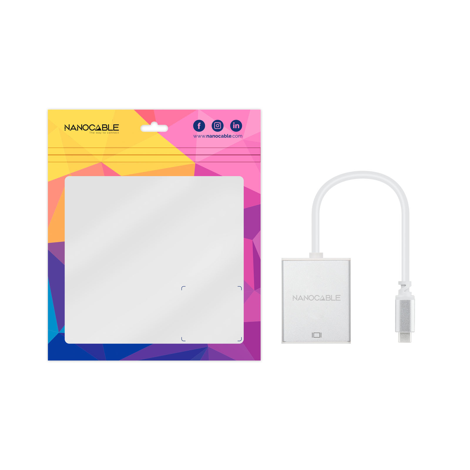 Adaptador USB-C blanco y un cable blanco, con una bolsa de plástico transparente con formas coloridas en el fondo.