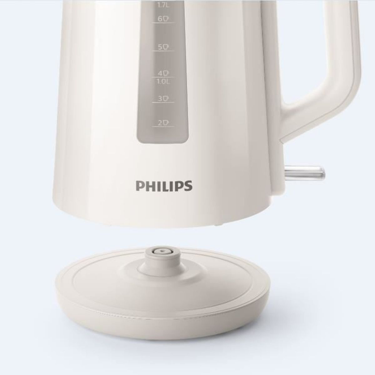 Nahaufnahme eines weißen Wasserkochers mit Wasserstandsanzeigen und dem Philips-Logo.