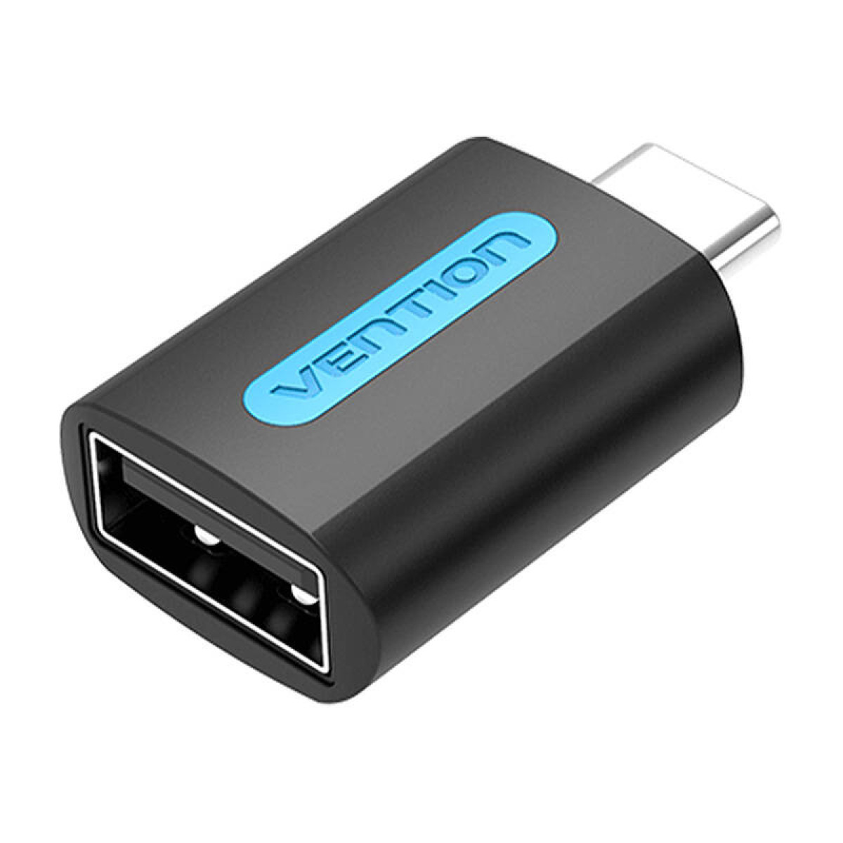 Primo piano di un adattatore nero da USB a USB-C. Il logo VENTION è blu.