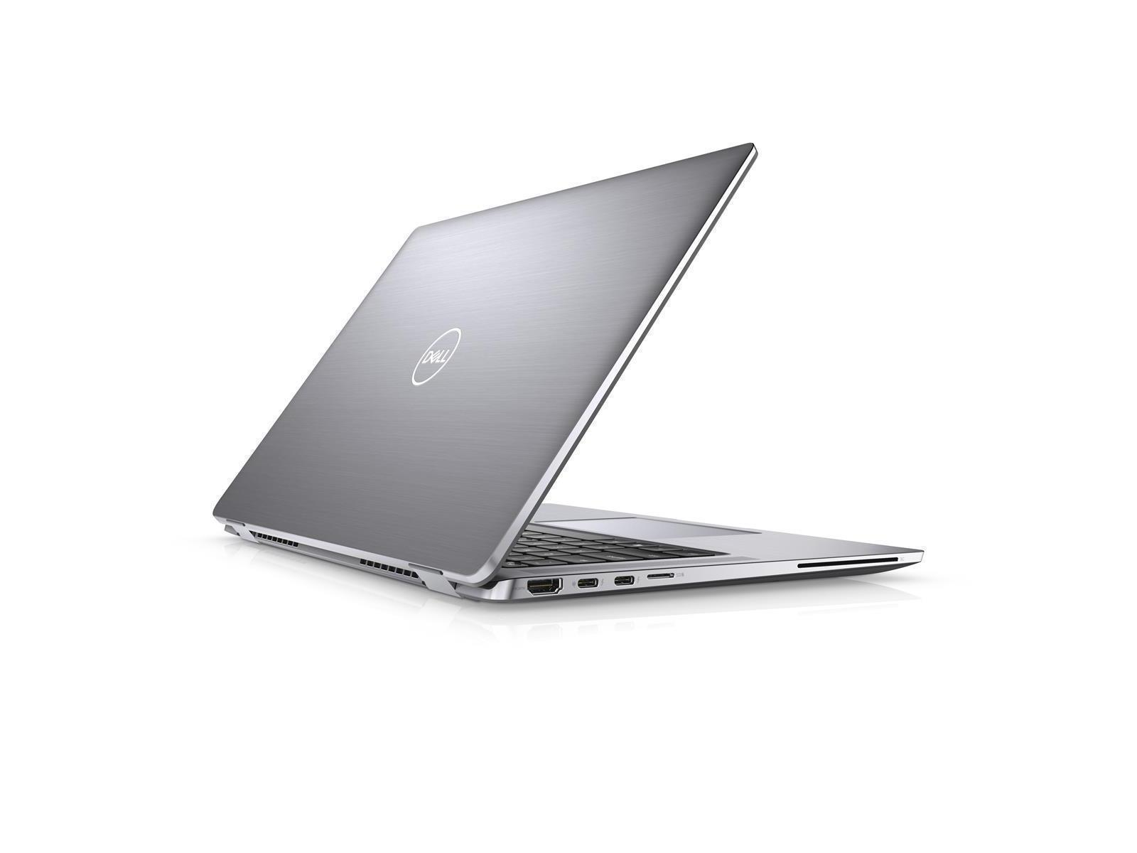 Ein silberner Laptop mit leicht geöffnetem Deckel vor weißem Hintergrund. Das Dell-Logo ist sichtbar.