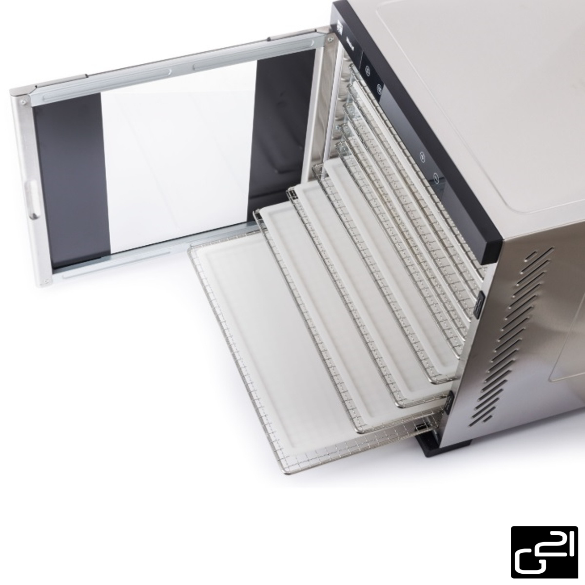 Suszarka do żywności ze stali nierdzewnej z otwartymi drzwiami, pokazująca tace.