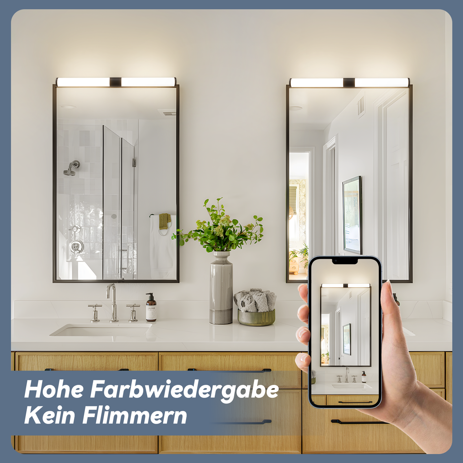 Badezimmerumgebung mit Spiegeln, Beleuchtung und einer Hand, die ein Telefon mit einem Spiegelbild hält.