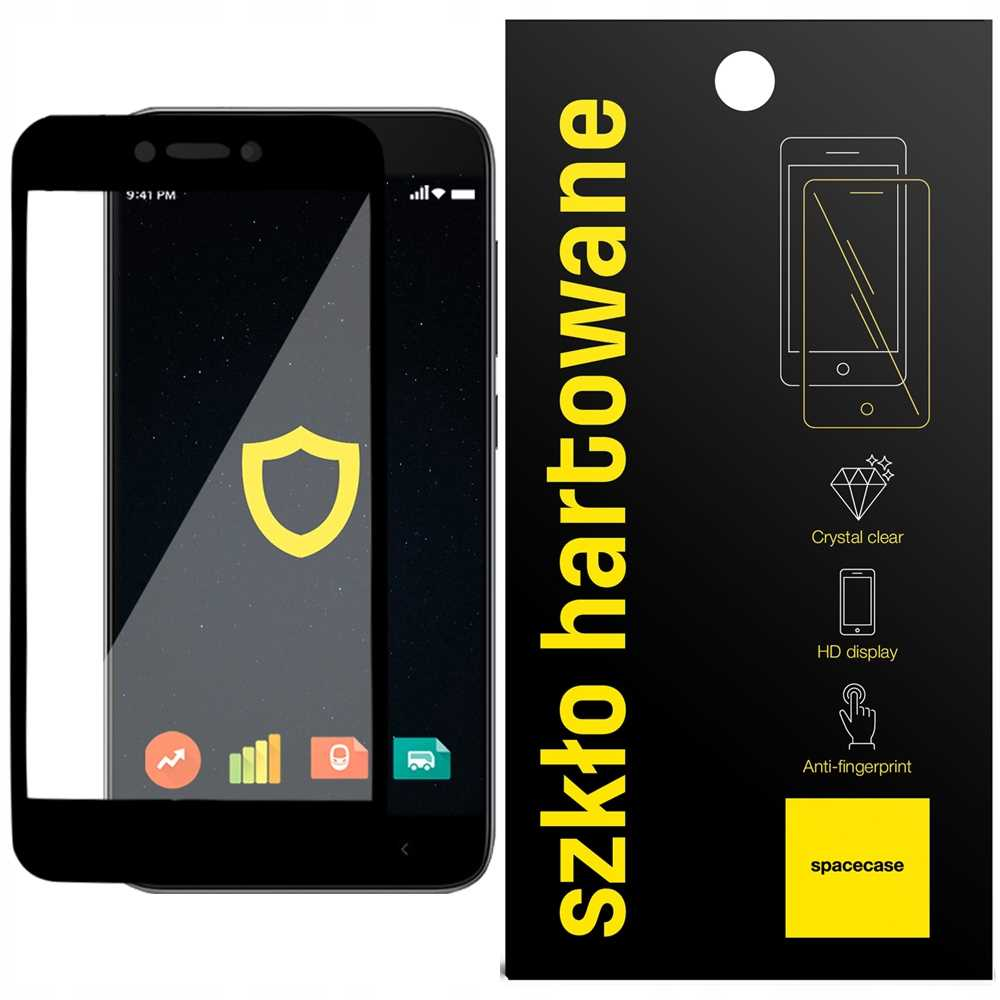 Smartfon z ochroną ekranu pokazującą ikonę tarczy, obok czarnego opakowania z żółtym tekstem.