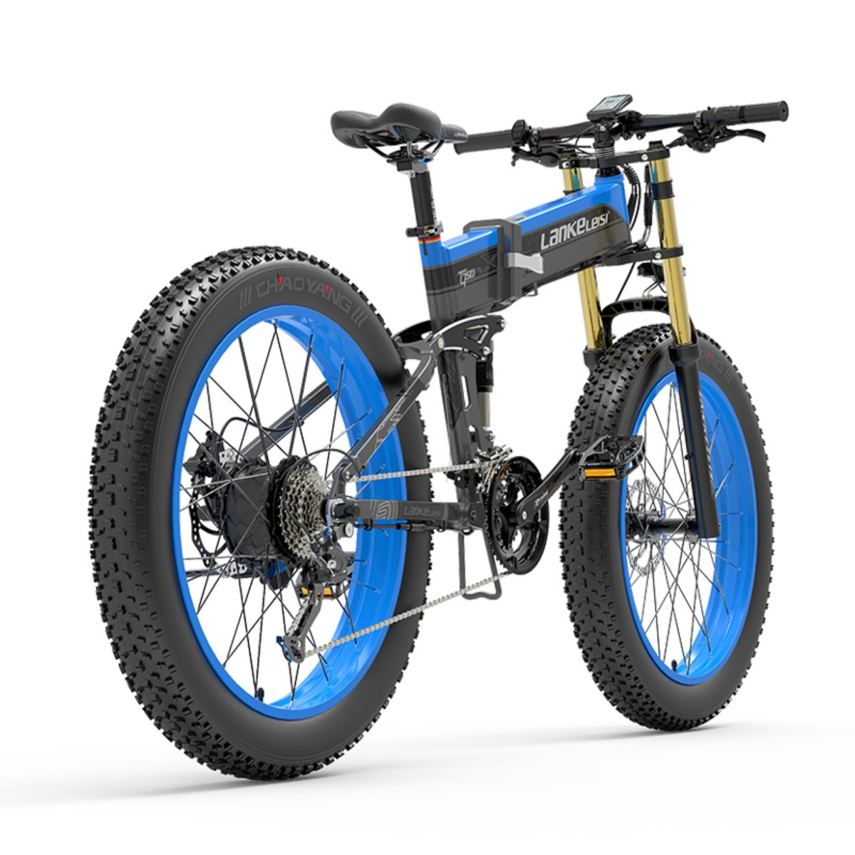 Niebiesko-czarny elektryczny rower z grubymi oponami na białym tle. Rower ma akumulator.