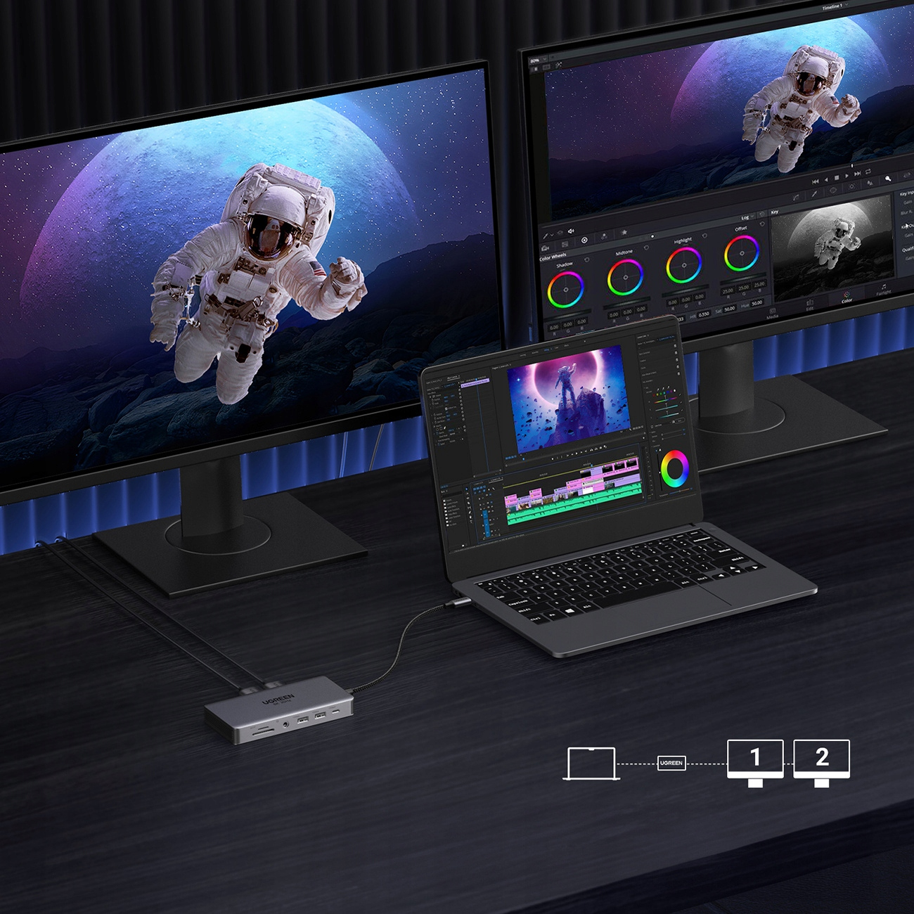 Dwa monitory, laptop i hub USB na biurku. Wyświetlane są obrazy astronautów i interfejs edycji wideo.