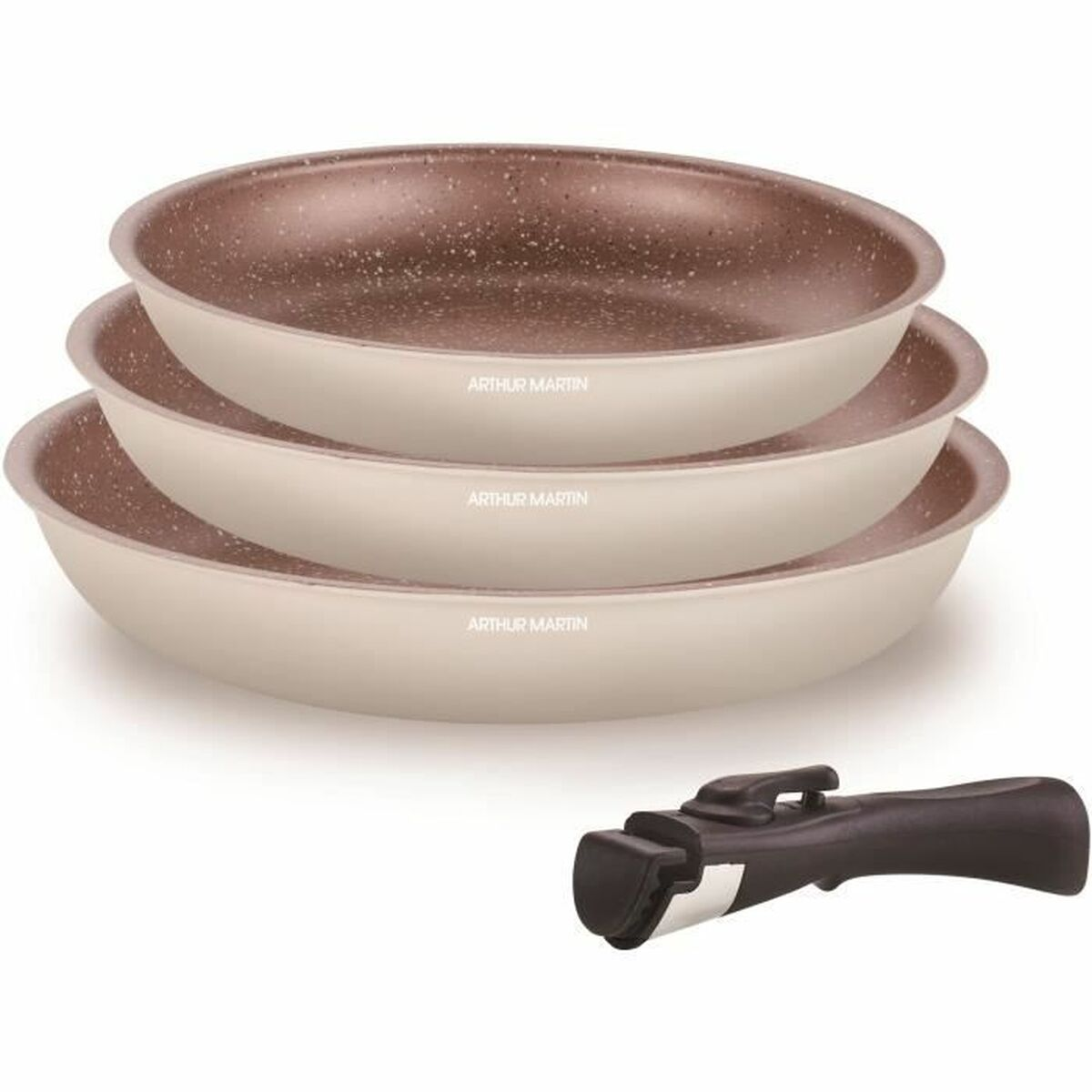 Drei Pfannen mit abnehmbarem Griff. Pfannen sind beige mit braunen Sprenkeln, mit 'ARTHUR MARTIN' darauf geschrieben.