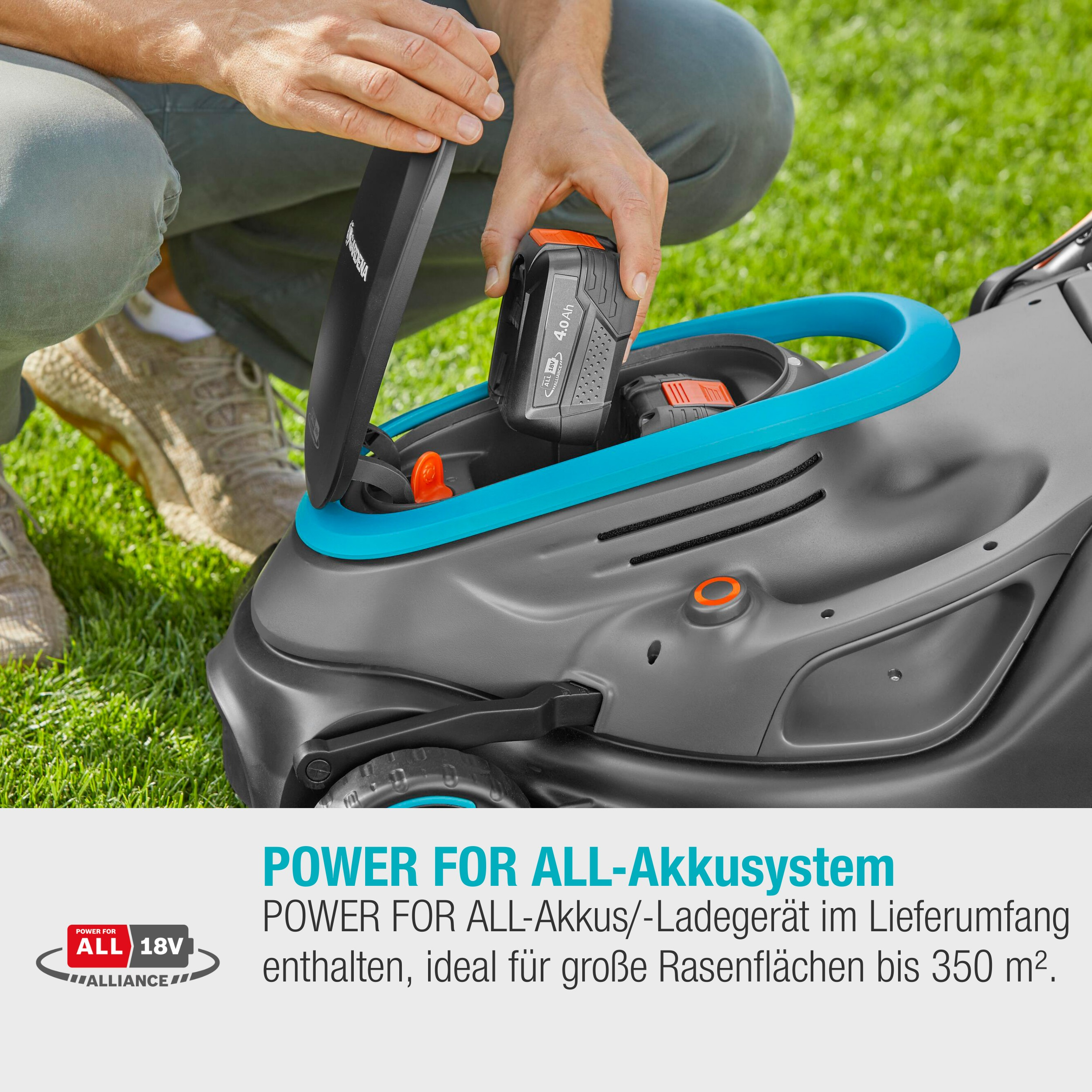 Ein Mann fügt einem Rasenmäher einen Akku hinzu. Text: Power for all Akkusystem.