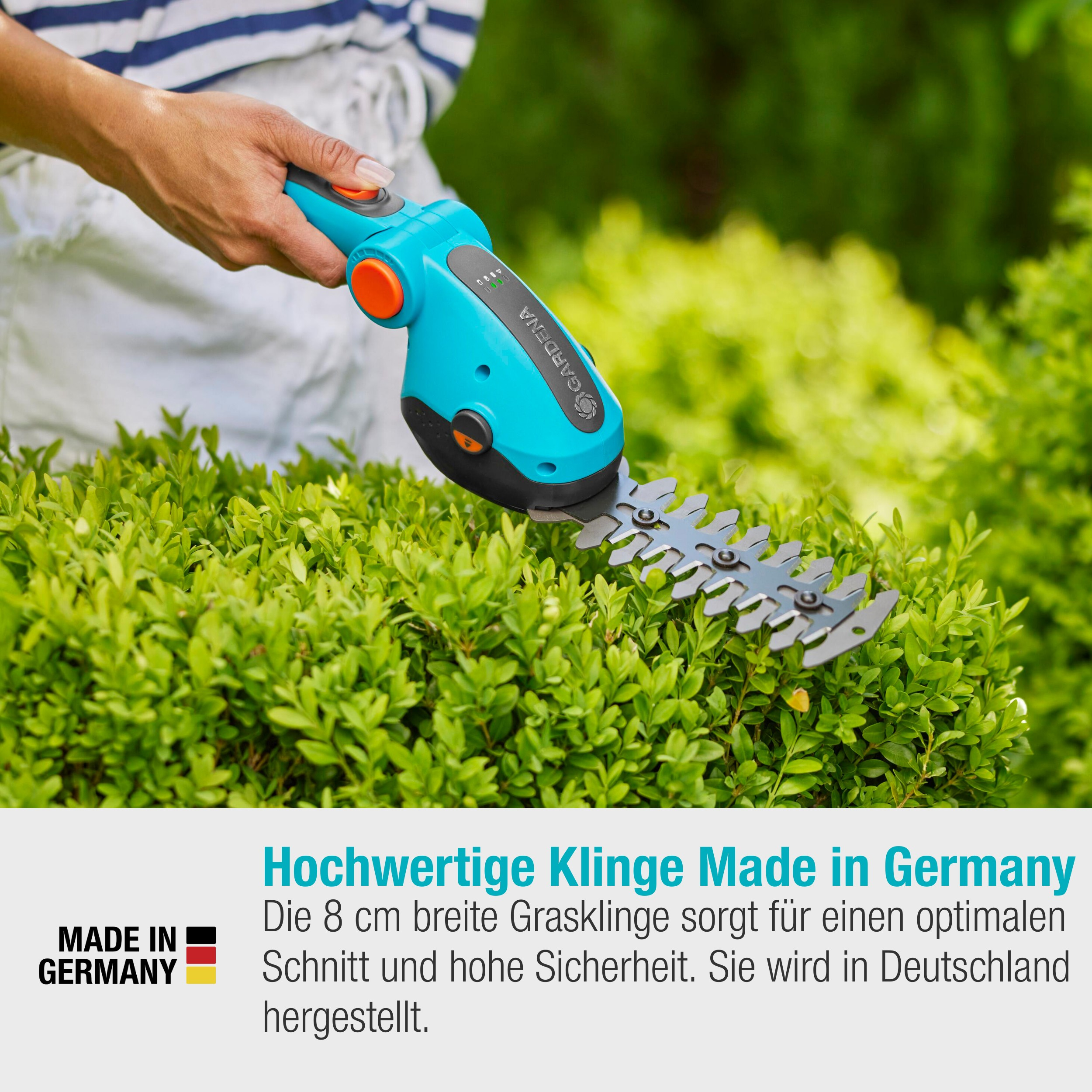 Eine Person schneidet eine Hecke mit einem blau-schwarzen elektrischen Trimmer. Text zum Produkt unten.