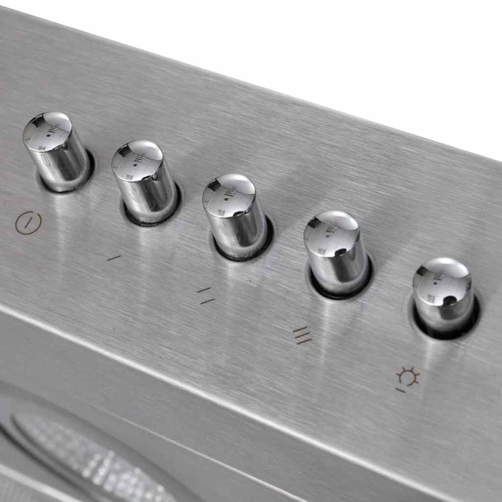 Nahaufnahme von fünf silbernen Bedienknöpfen auf einer Oberfläche aus gebürstetem Metall.