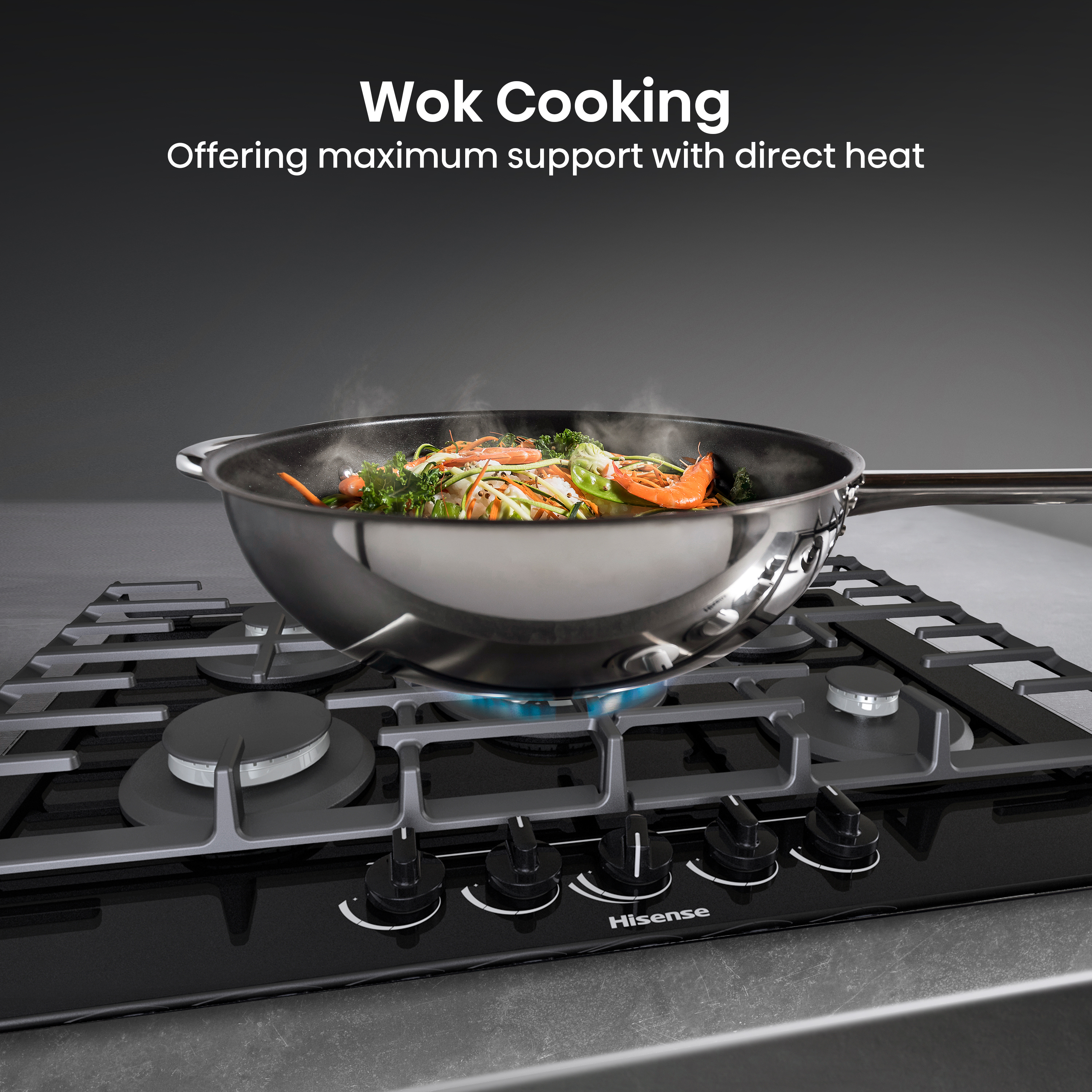 Encimera negra con wok. Sartén con comida cocinándose en el quemador. Las perillas son visibles.