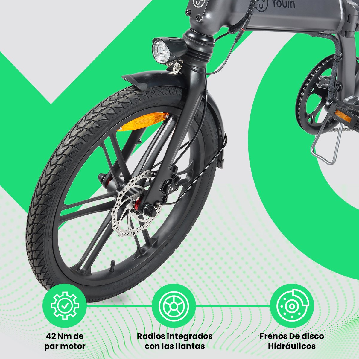 Primer plano de la rueda delantera y el freno de una bicicleta eléctrica. Texto: '42 Nm', 'Radios', 'Frenos'.