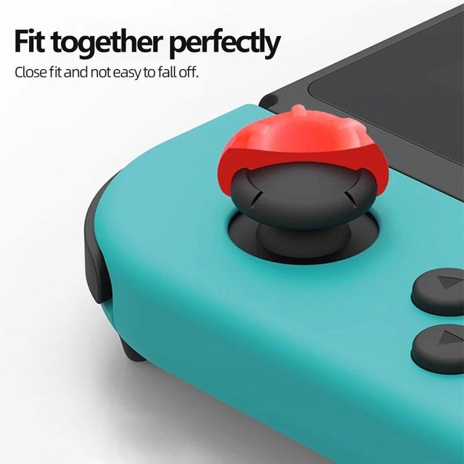 Un mando de juego turquesa con una cubierta roja para el joystick. El texto dice "Encajan perfectamente".