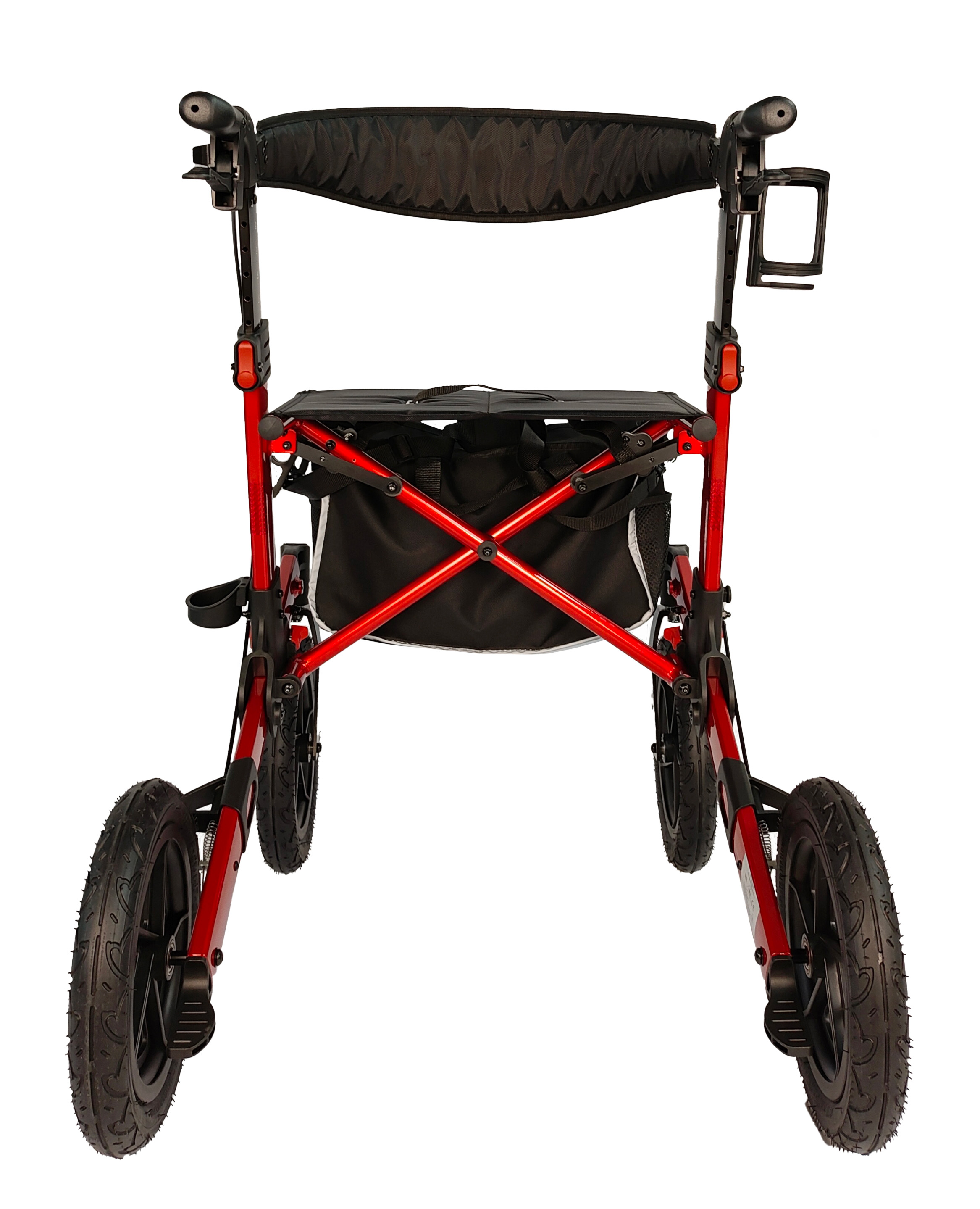 Ein roter Rollator mit schwarzen Rädern und Sitz, von vorne auf weißem Hintergrund gesehen.