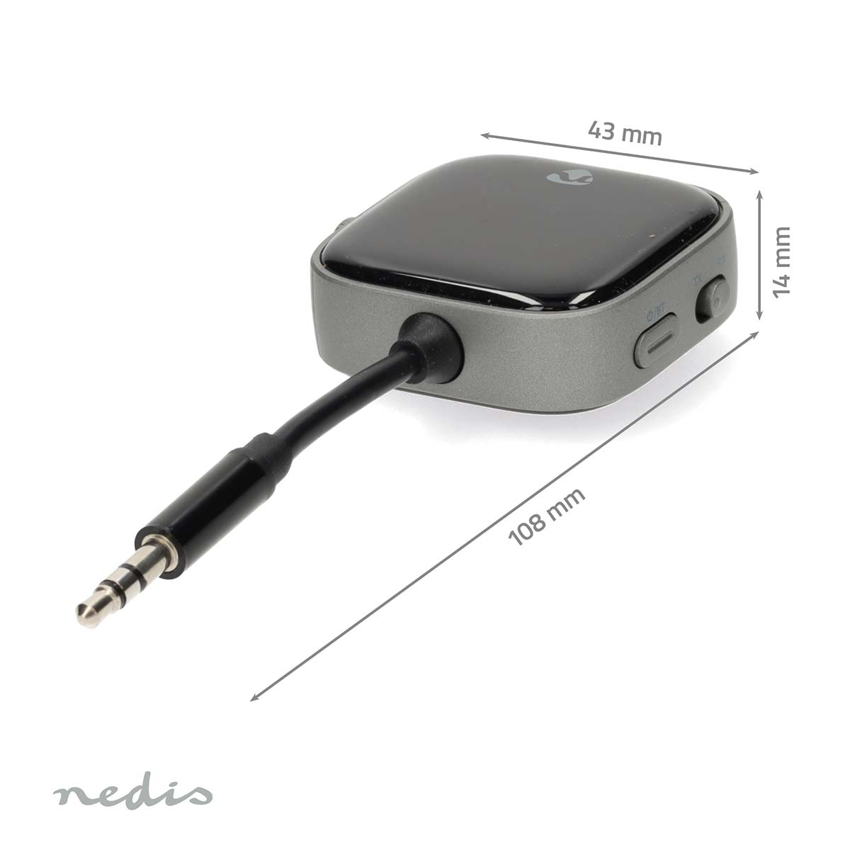 Ein schwarzer Audio-Sender mit schwarzem Kabel und Klinkeneingang. Die Abmessungen sind angegeben.