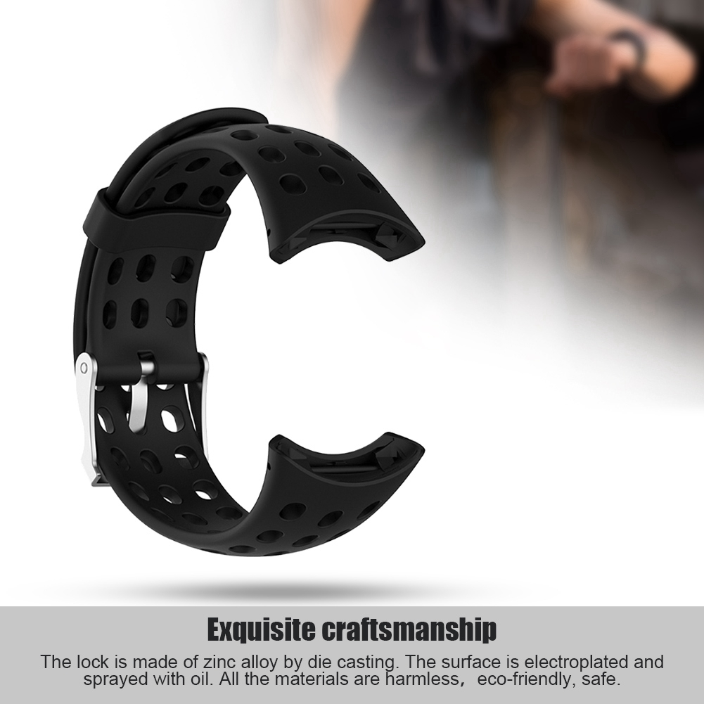 Ein schwarzes Uhrenarmband mit Löchern, mit Text unten. Das Armband besteht aus Zinklegierung.