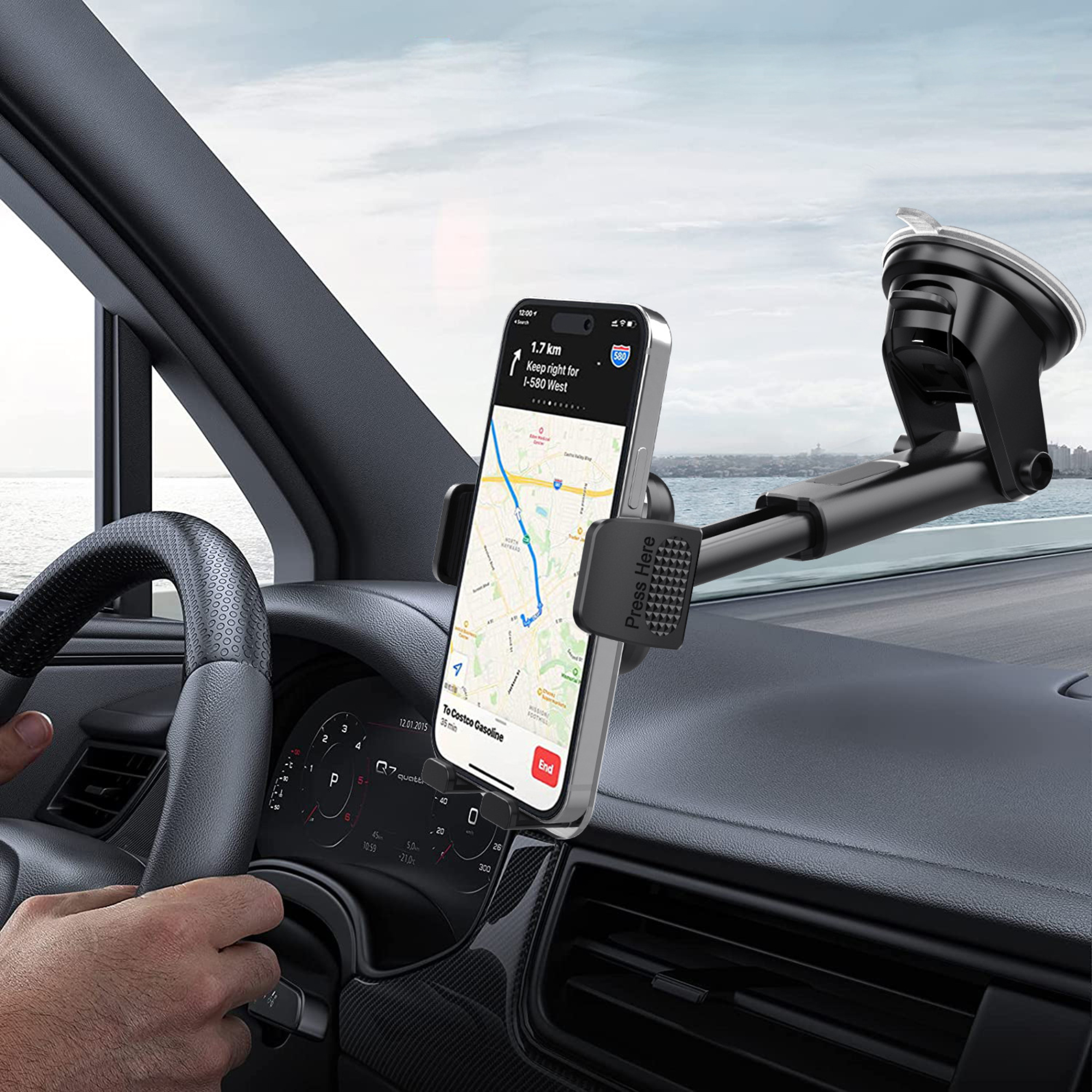 Ein Telefon auf dem Armaturenbrett eines Autos mit Navigationskarte.