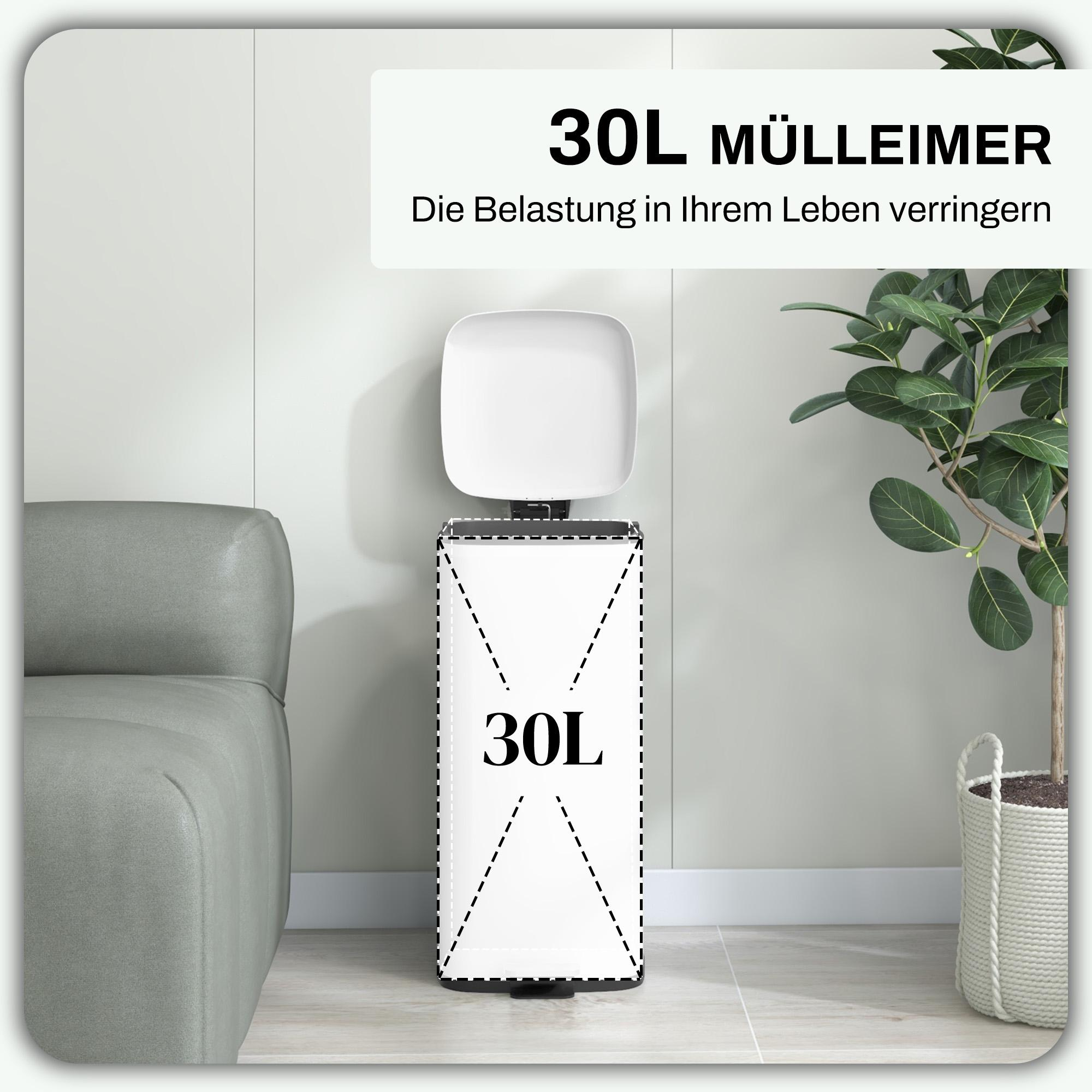 Weißer Mülleimer mit offenem Deckel, vor hellgrüner Wand und grauem Sofa links.