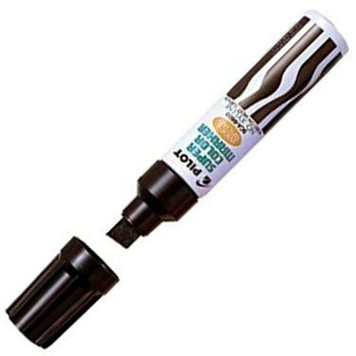Ein Pilot Super Color Marker ist geöffnet, mit schwarzer Spitze. Die Kappe ist abgenommen. Zebrastreifen-Design.